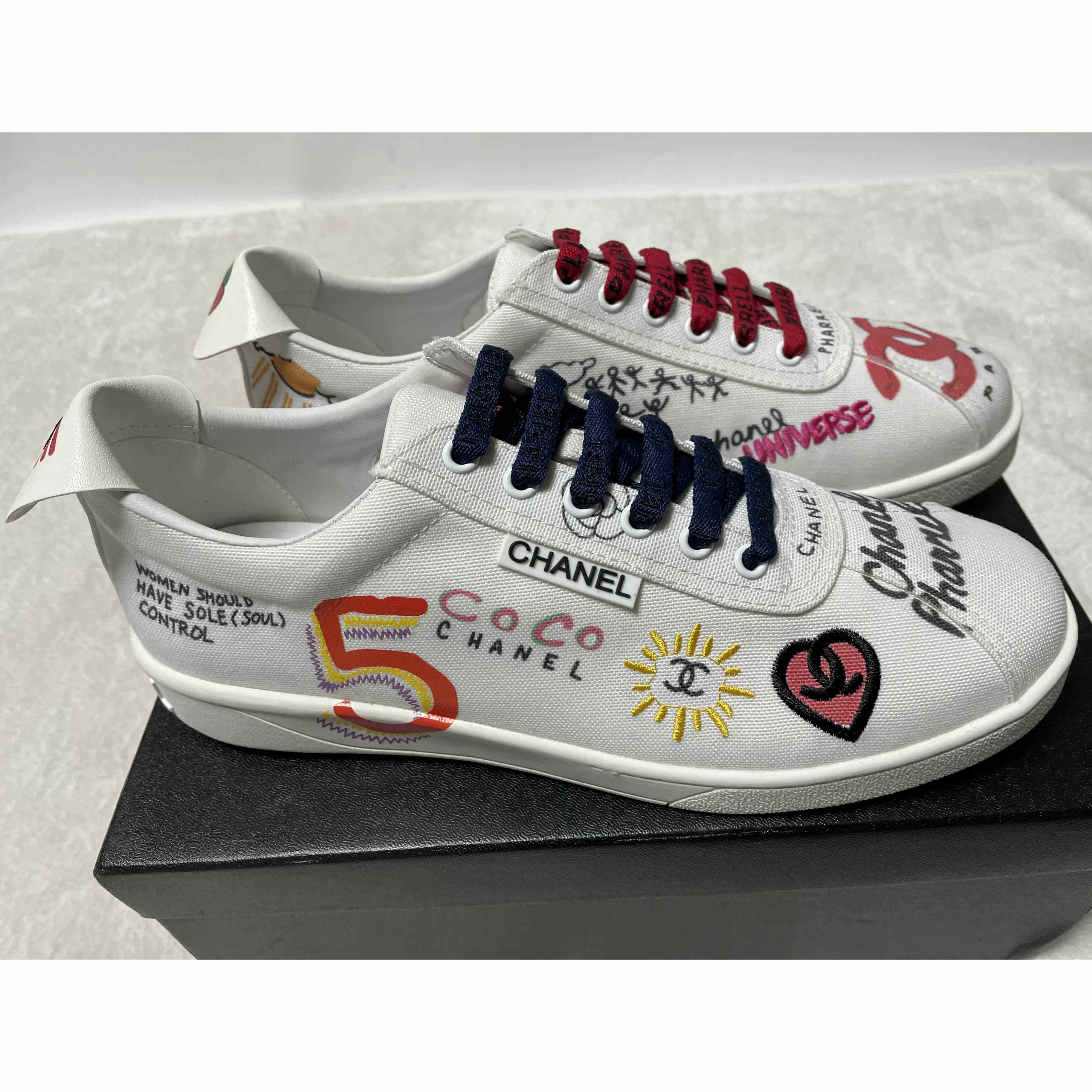 Chanel X Pharrell 19D White Graffiti CC Low Top Lace Up Flat Sneakers - EUR FASHION