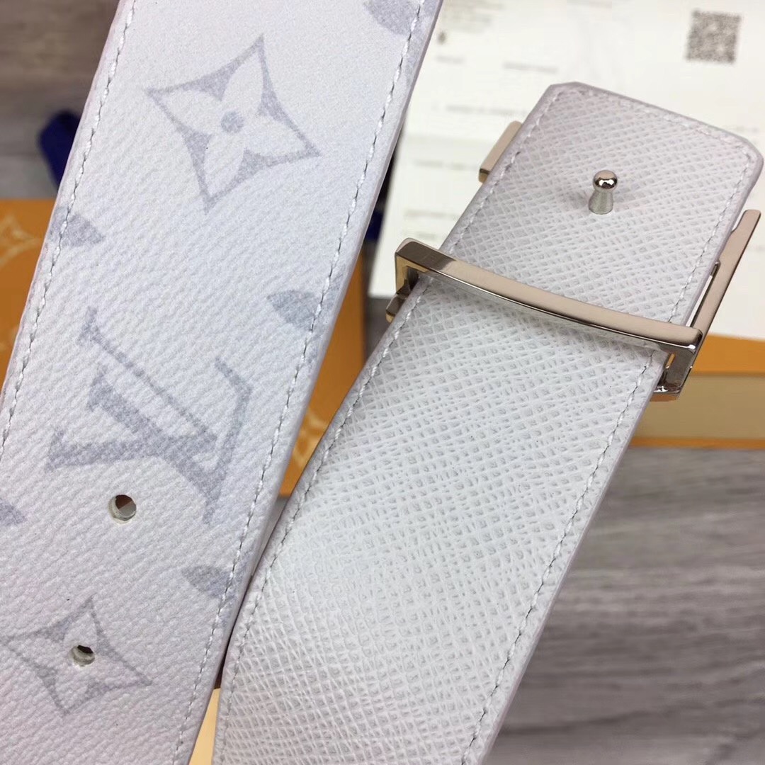 Louis Vuitton Initiales Reversible Belt  In White - EUR FASHION