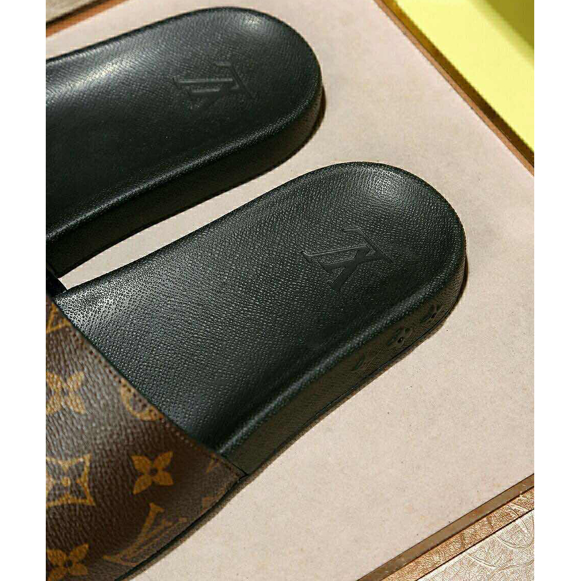 Louis Vuitton Monogram Slippers - EUR FASHION