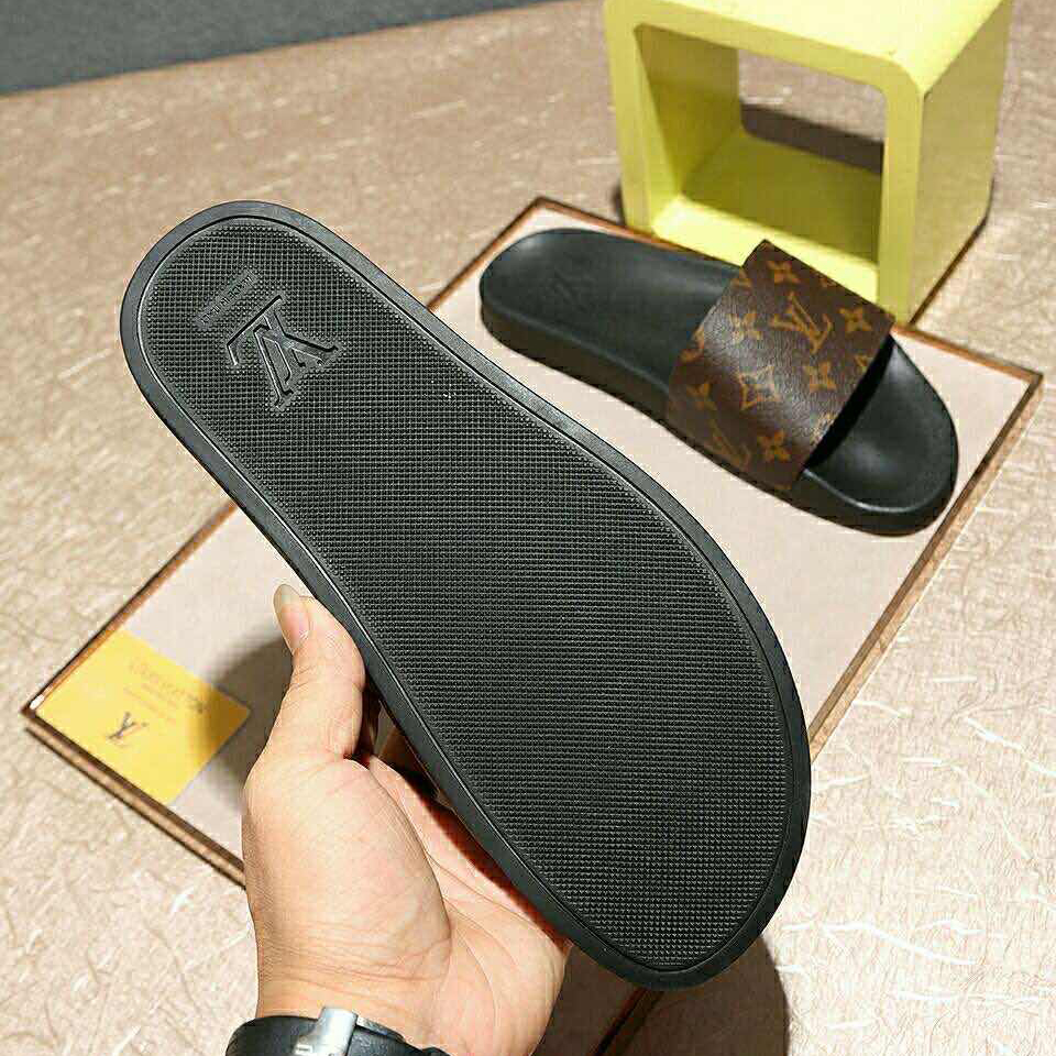 Louis Vuitton Monogram Slippers - EUR FASHION