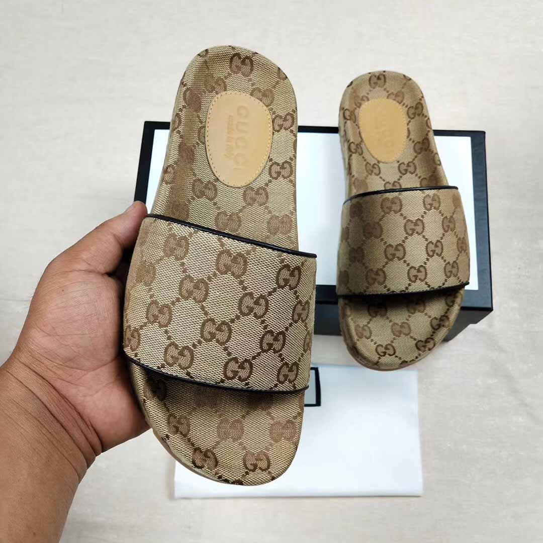 Gucci Men's GG Canvas Slide Sandal - EUR FASHION