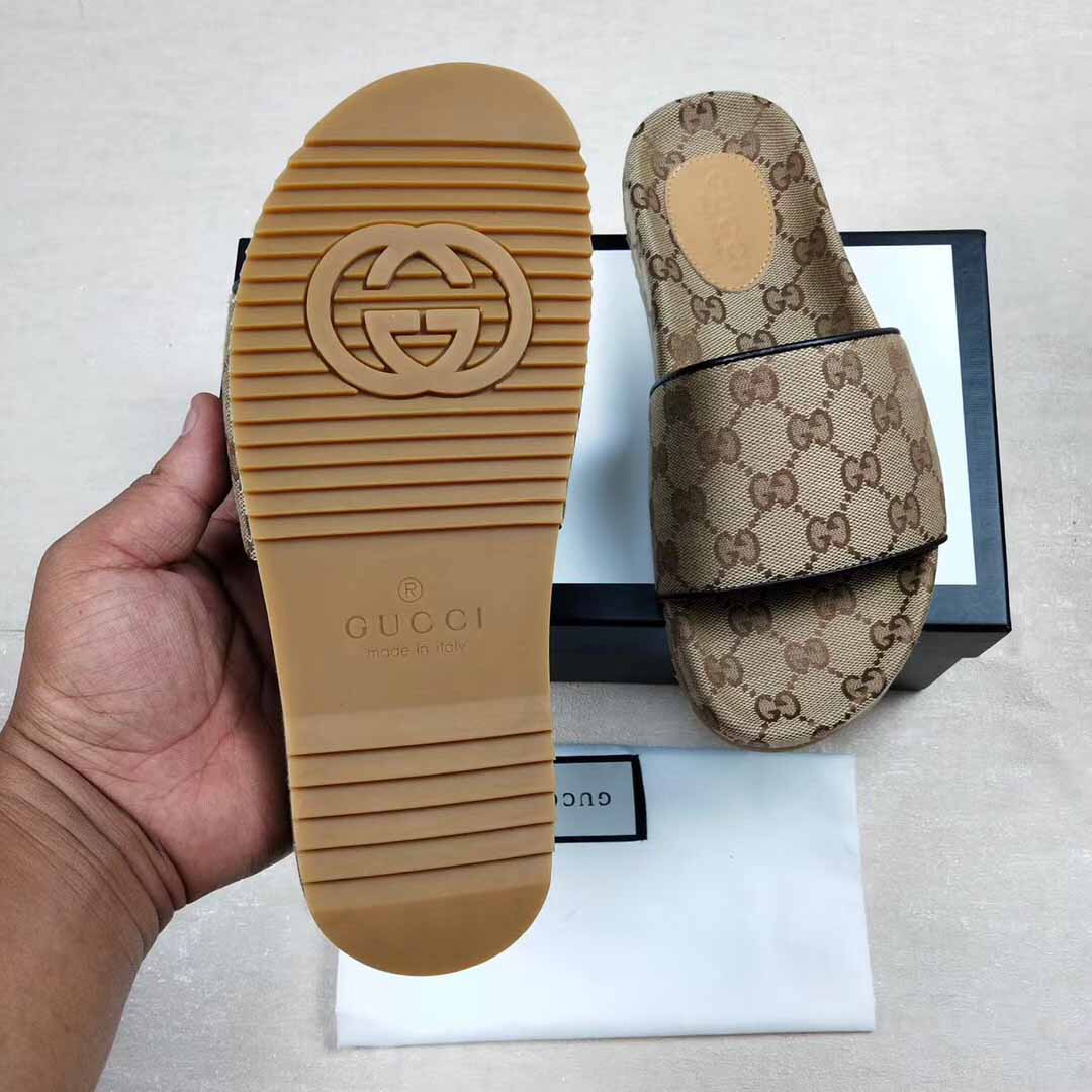 Gucci Men's GG Canvas Slide Sandal - EUR FASHION