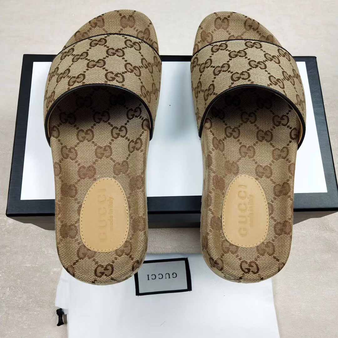 Gucci Men's GG Canvas Slide Sandal - EUR FASHION