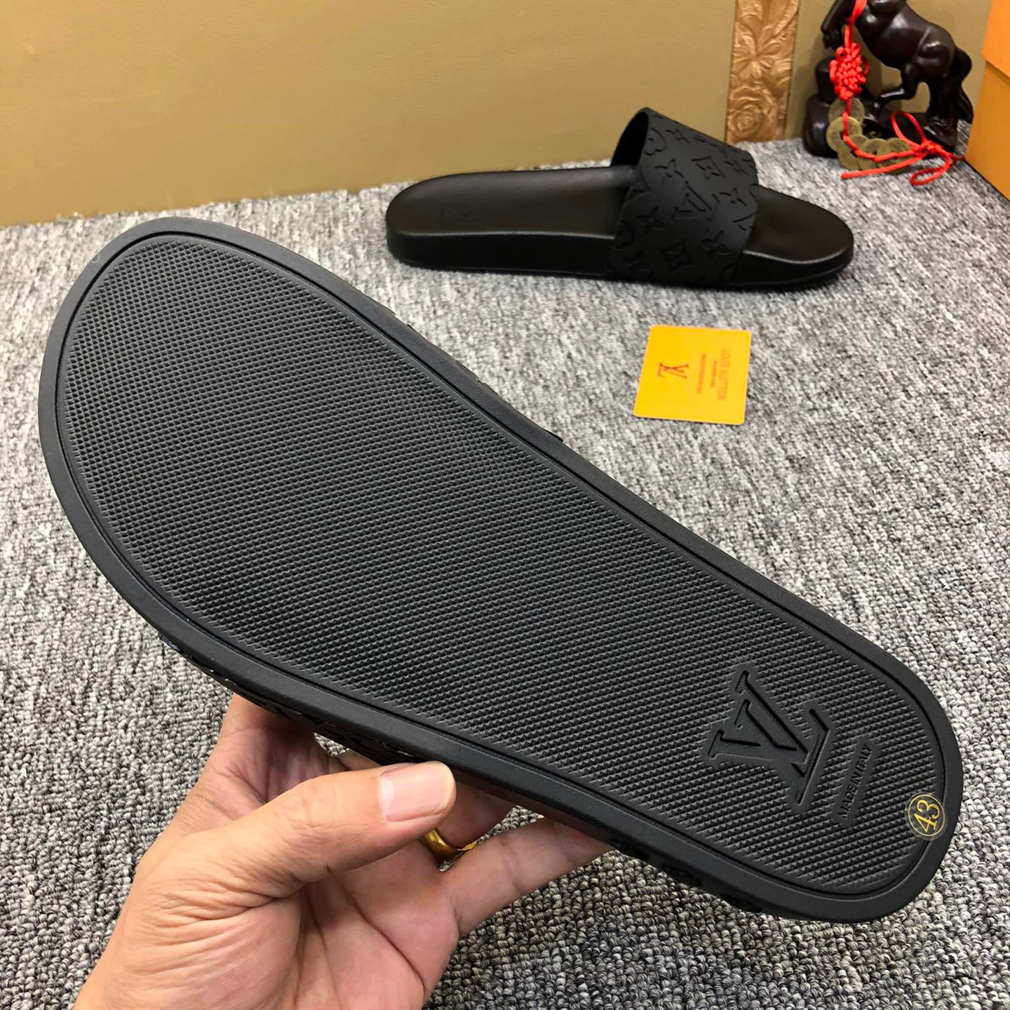 Louis Vuitton Monogram Slippers - EUR FASHION