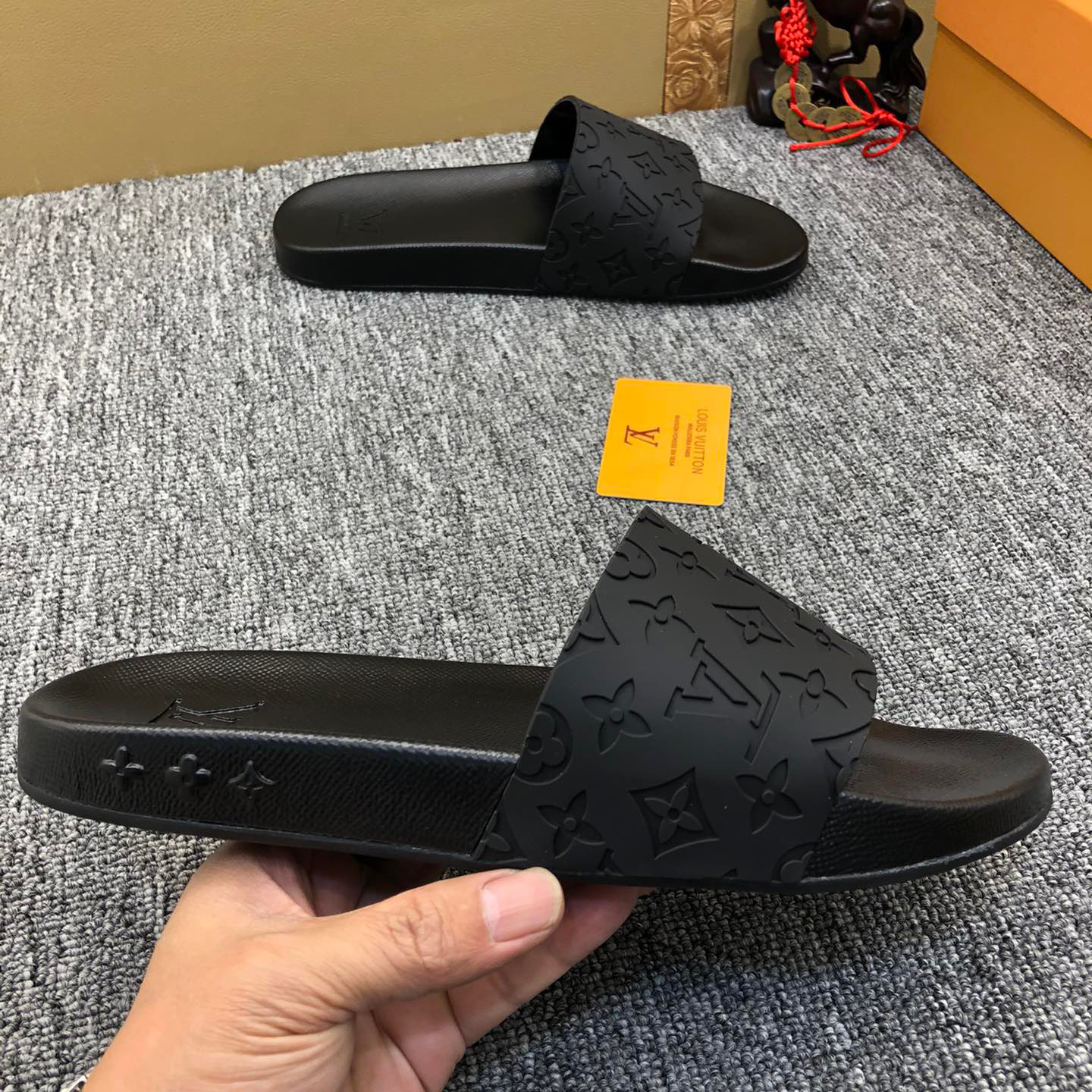 Louis Vuitton Monogram Slippers - EUR FASHION