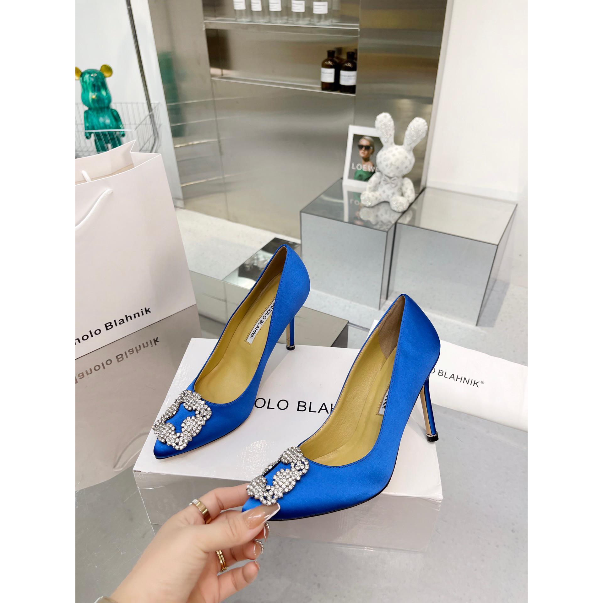 Manolo Blahnik Blue Hangisi Pumps with buckle - EUR FASHION