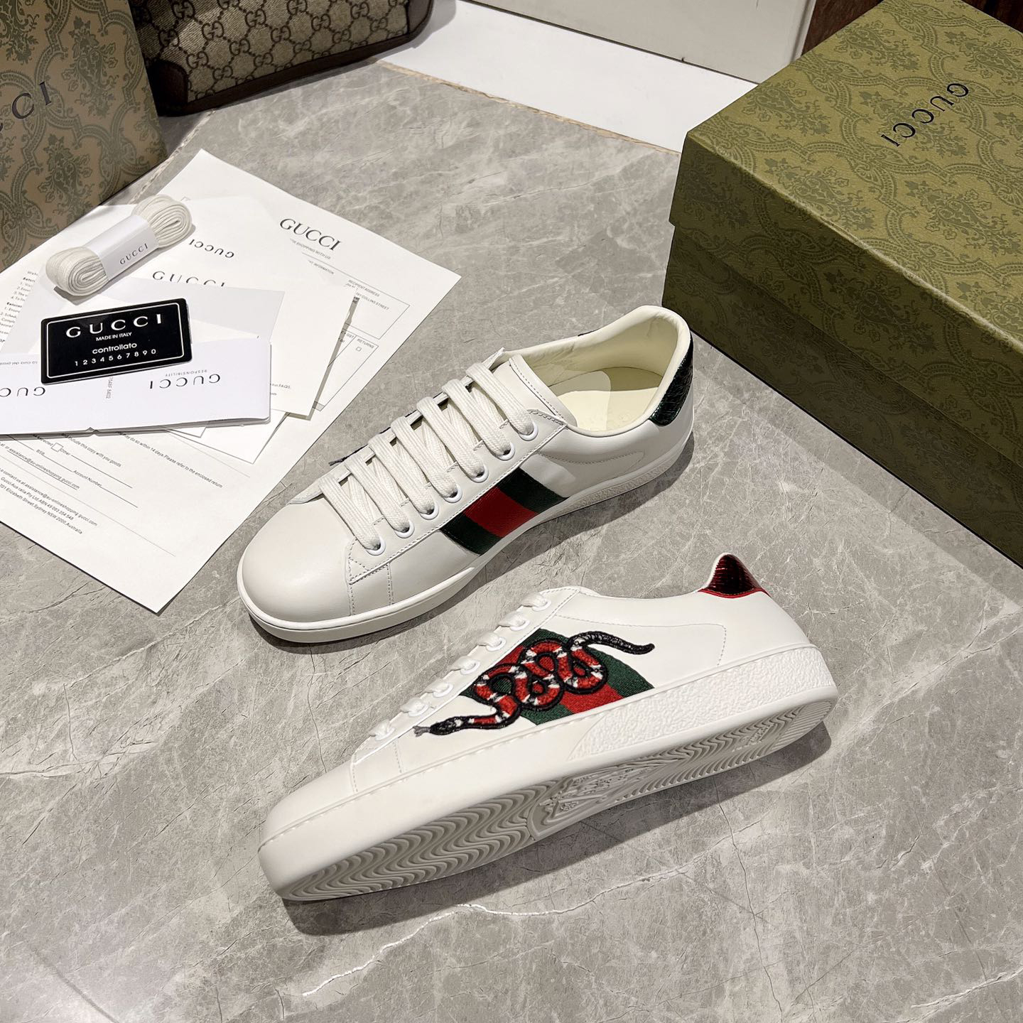 Gucci Snake Logo  Basket Sneaker - EUR FASHION