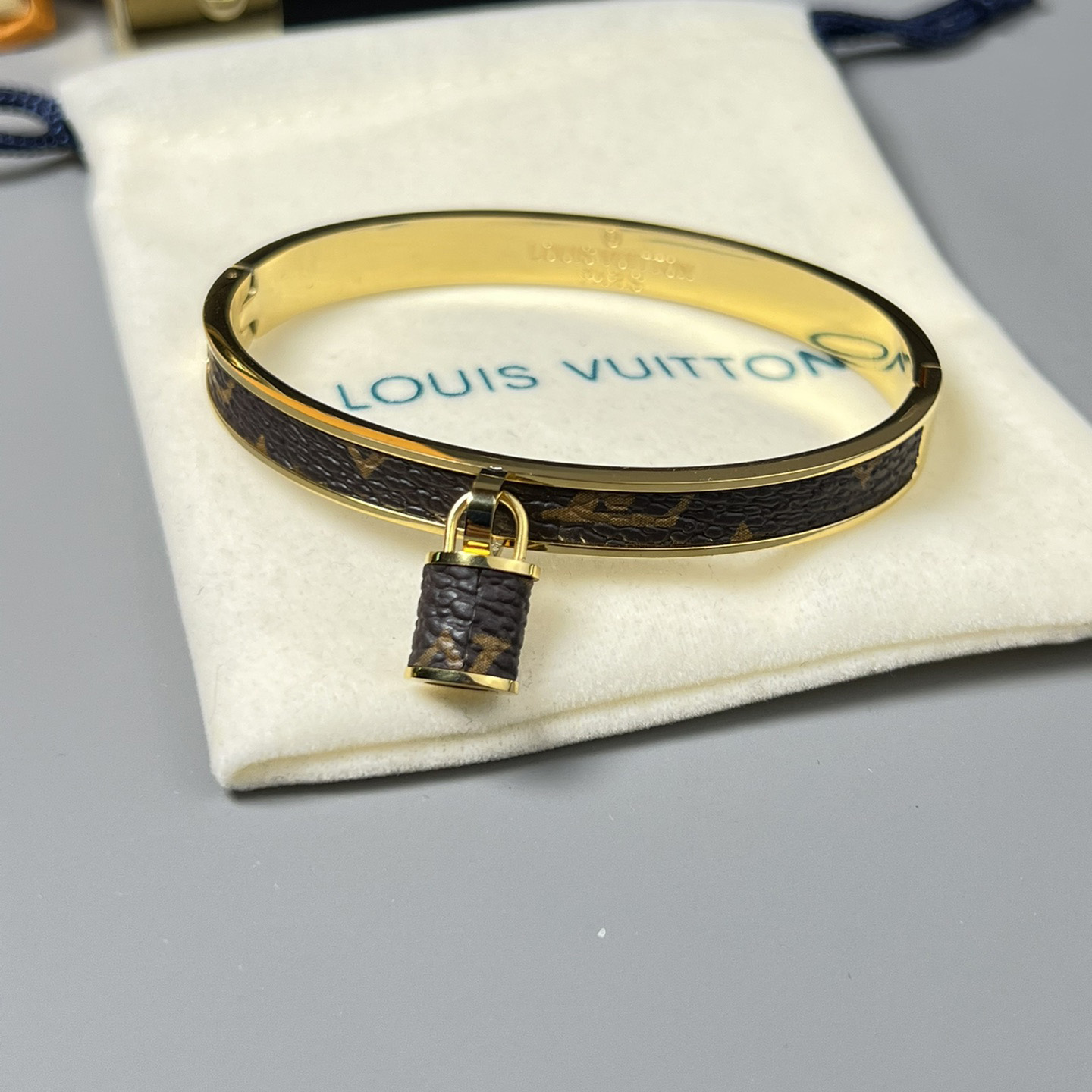 Louis Vuitton Bracelet - EUR FASHION