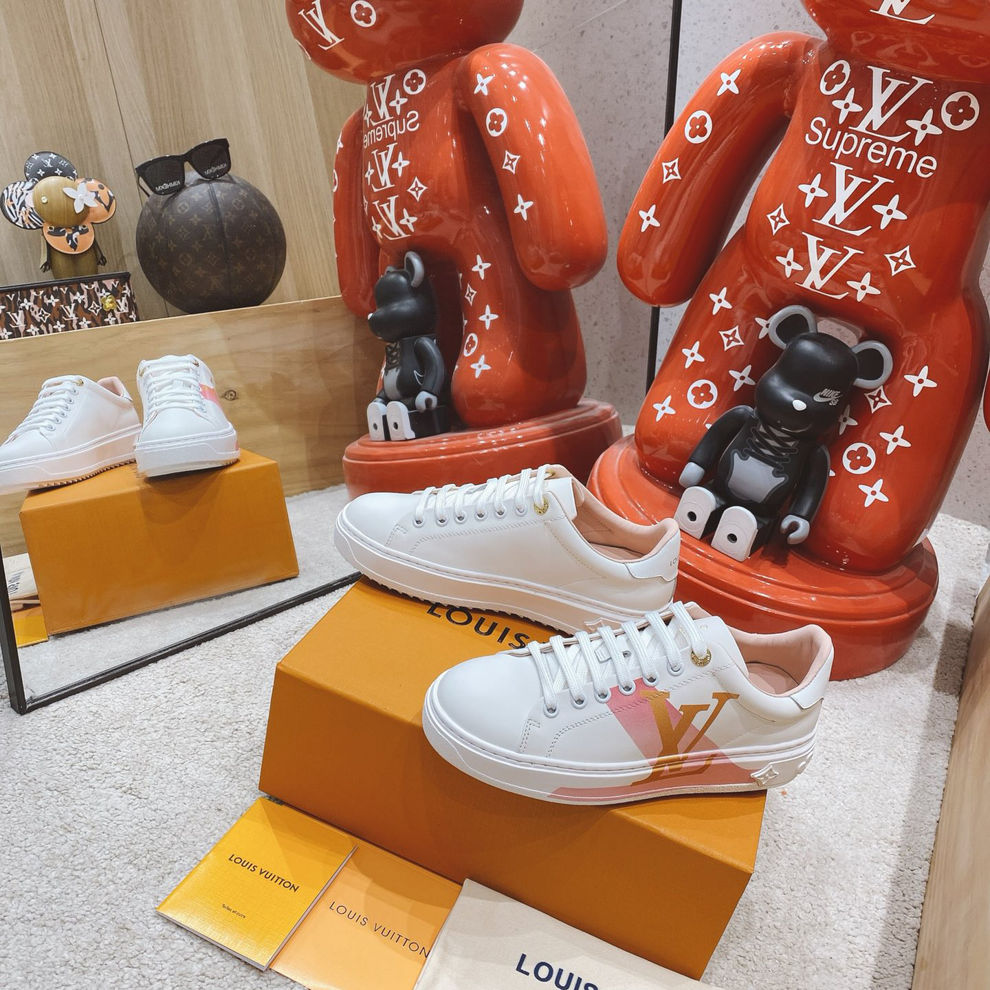 Louis Vuitton Logo Sneaker - EUR FASHION