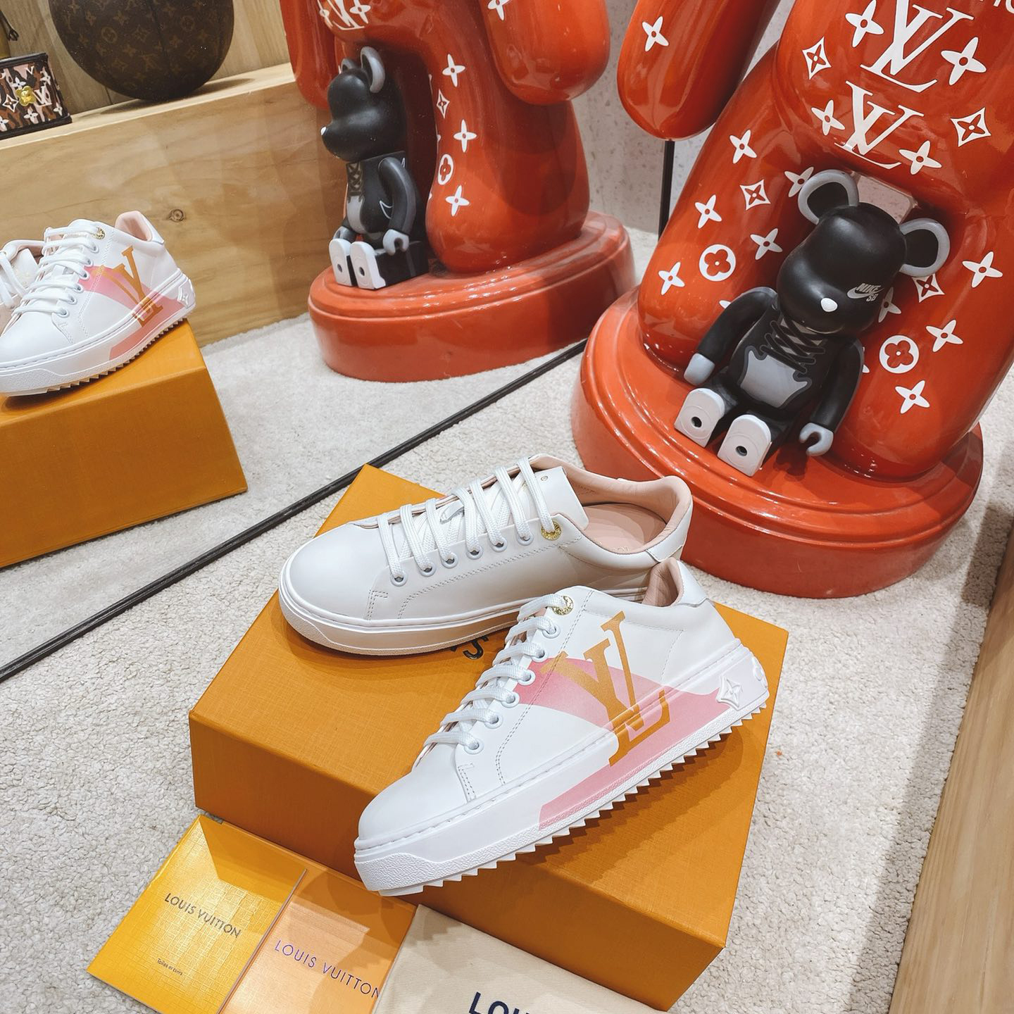 Louis Vuitton Logo Sneaker - EUR FASHION