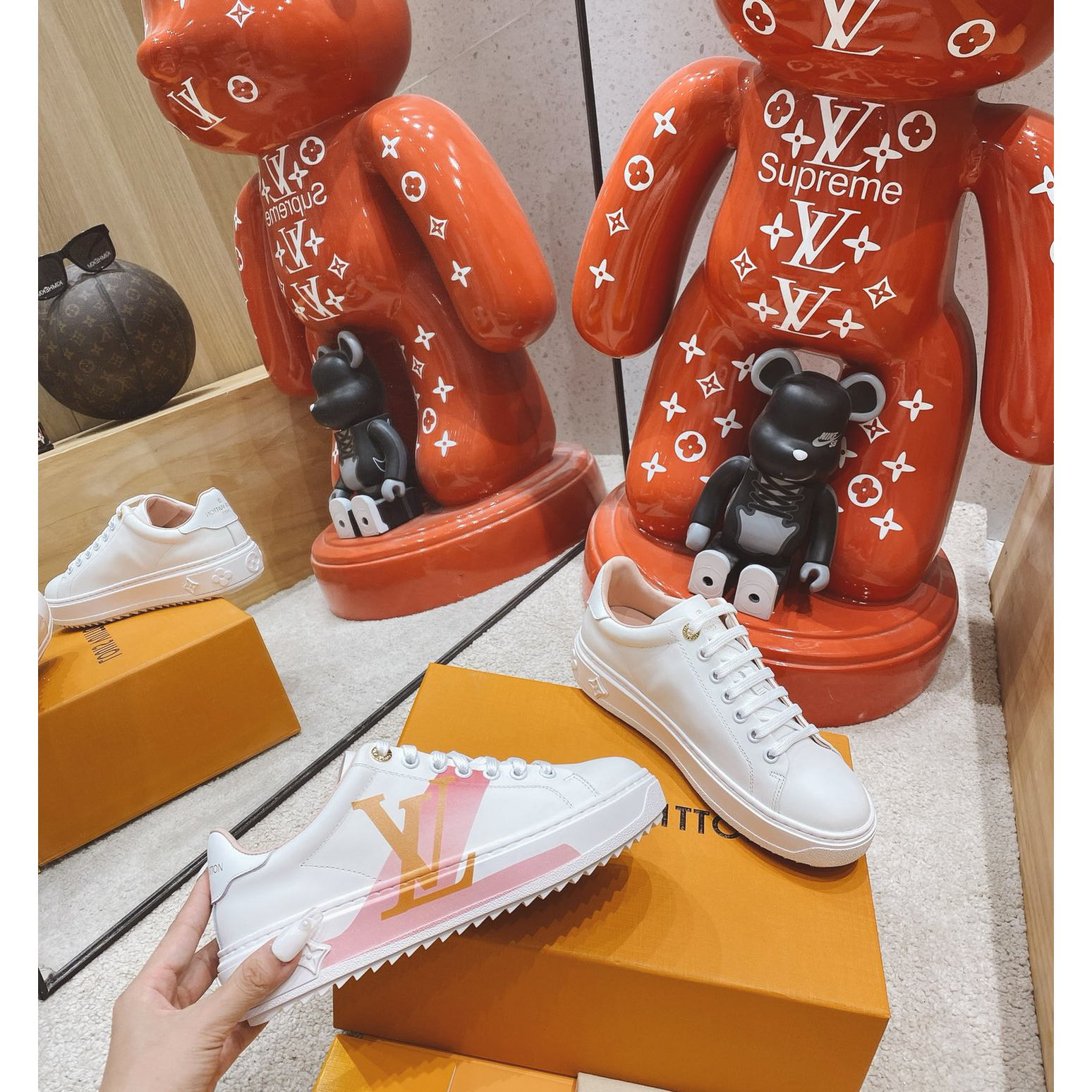 Louis Vuitton Logo Sneaker - EUR FASHION