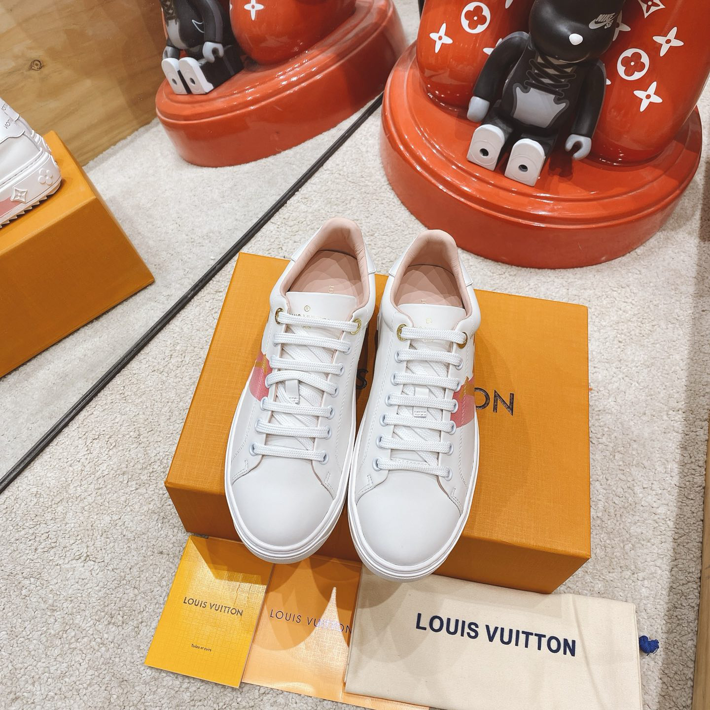 Louis Vuitton Logo Sneaker - EUR FASHION