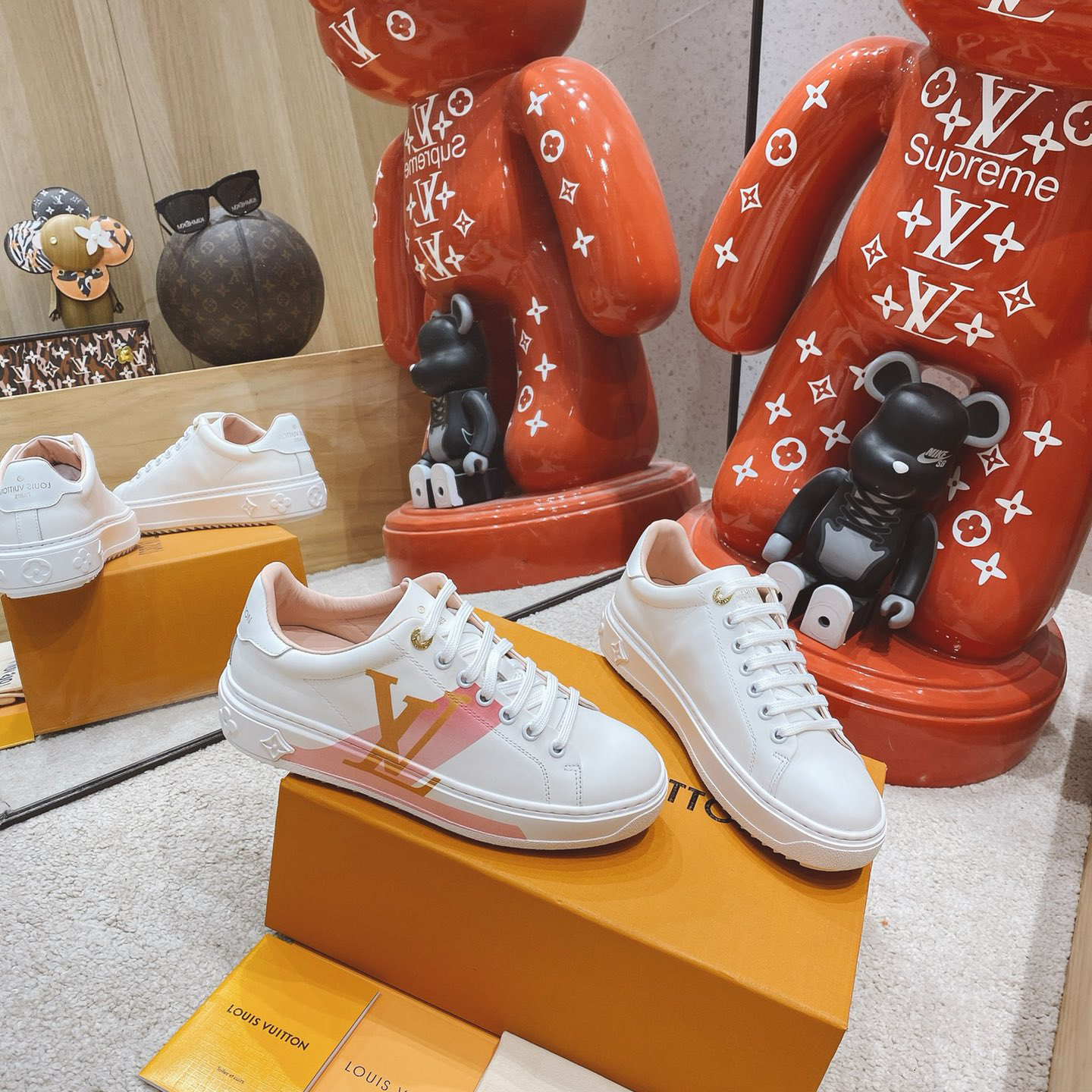 Louis Vuitton Logo Sneaker - EUR FASHION