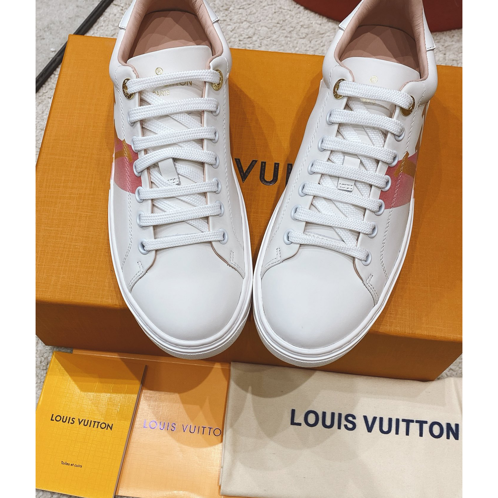 Louis Vuitton Logo Sneaker - EUR FASHION