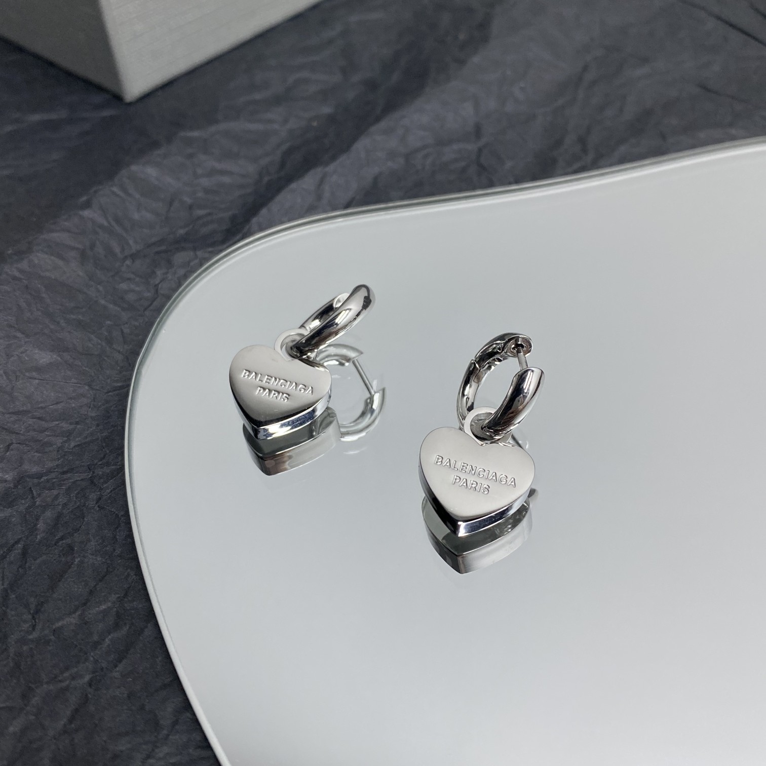 Balenciaga  Engraved Heart Earrings - EUR FASHION