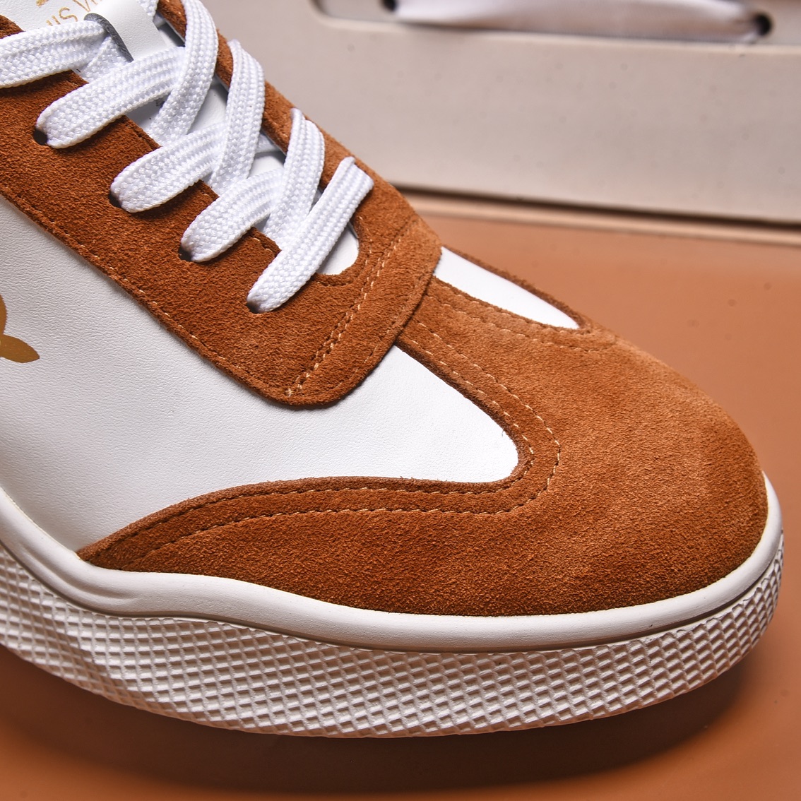 Louis Vuitton Men's Logo Sneaker - EUR FASHION