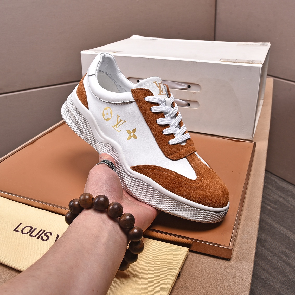 Louis Vuitton Men's Logo Sneaker - EUR FASHION