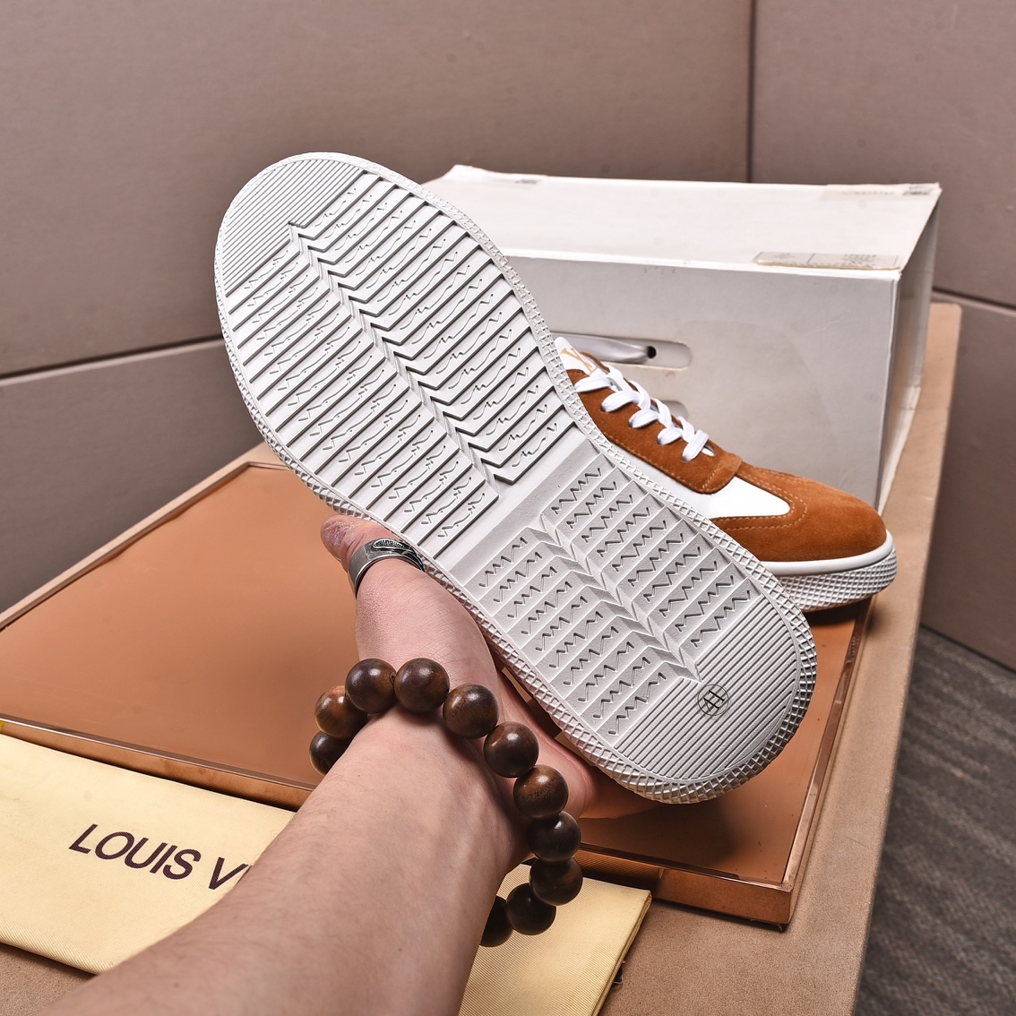 Louis Vuitton Men's Logo Sneaker - EUR FASHION