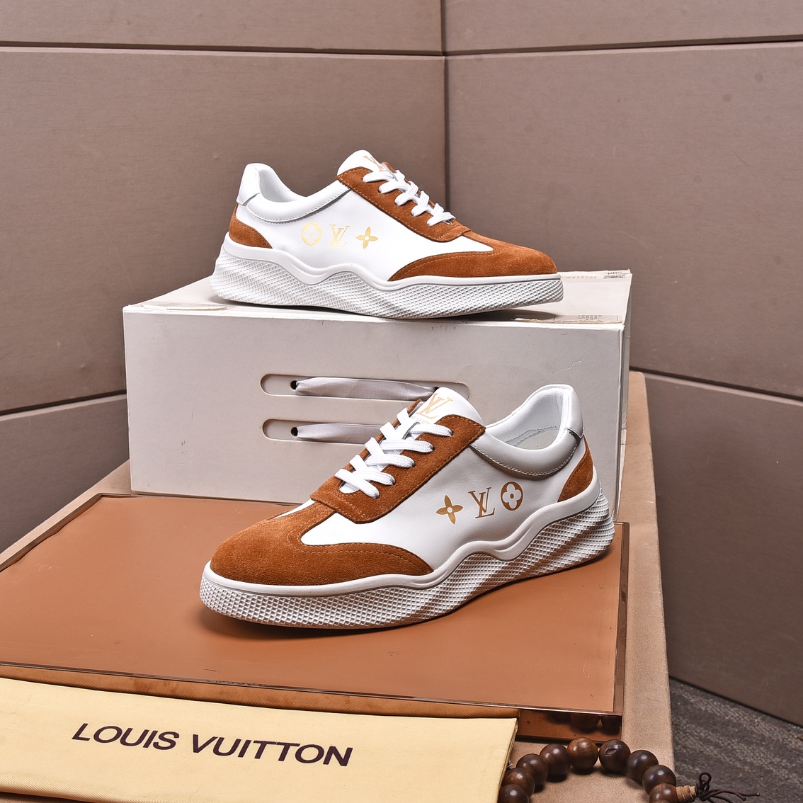 Louis Vuitton Men's Logo Sneaker - EUR FASHION