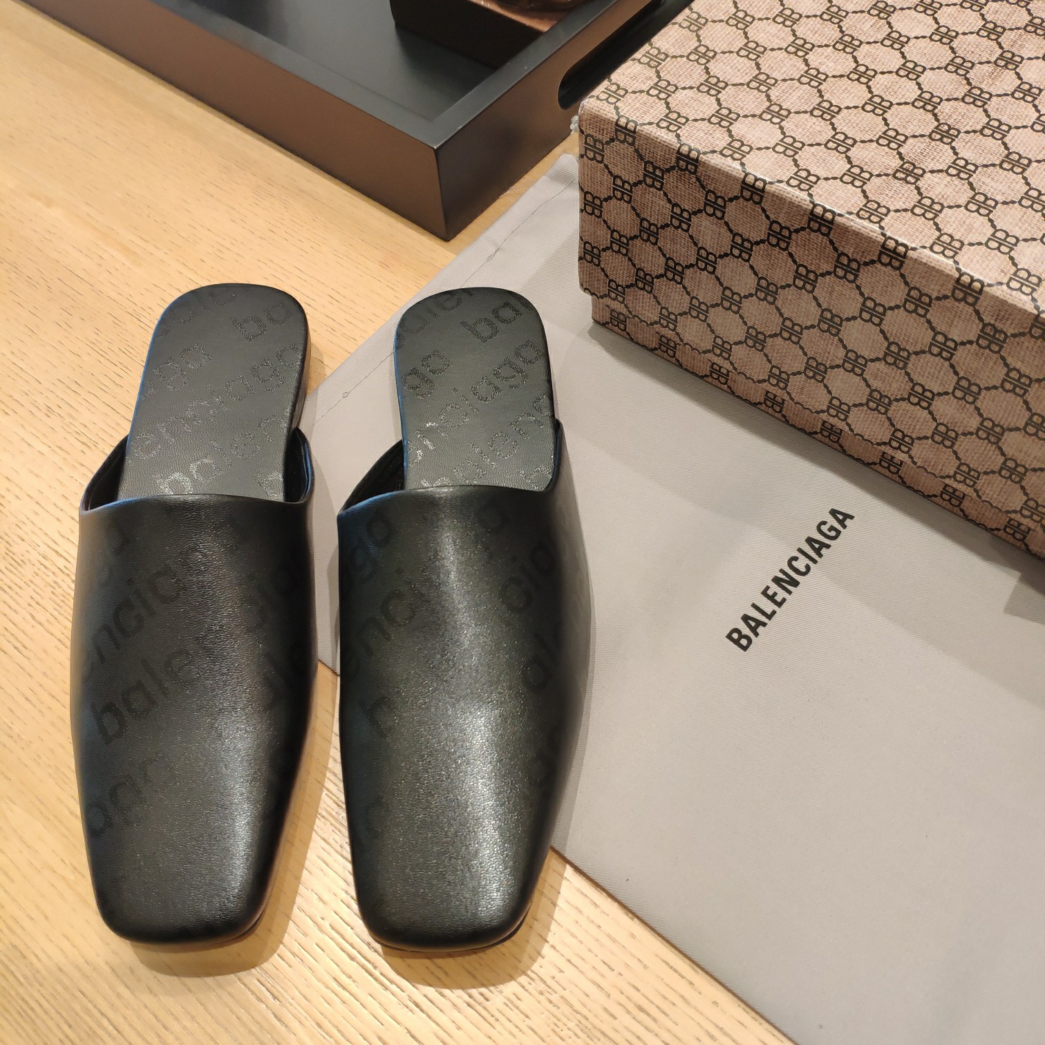 Balenciaga Logo  Leather Backless Loafers - EUR FASHION