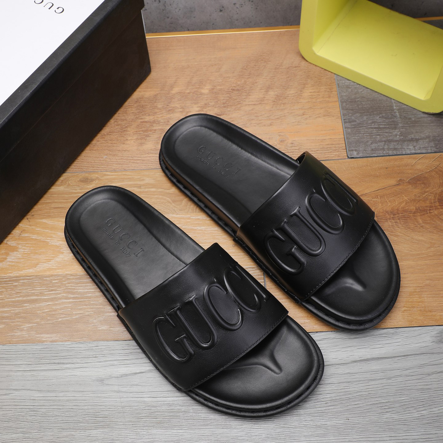 Gucci Logo Rubber Slide Sandal - EUR FASHION