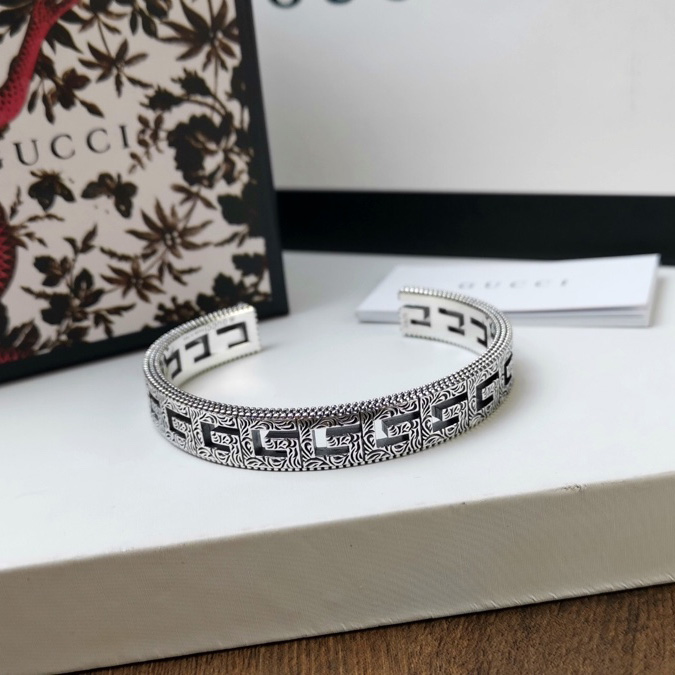 Gucci Silver Bracelet With Square G - EUR FASHION