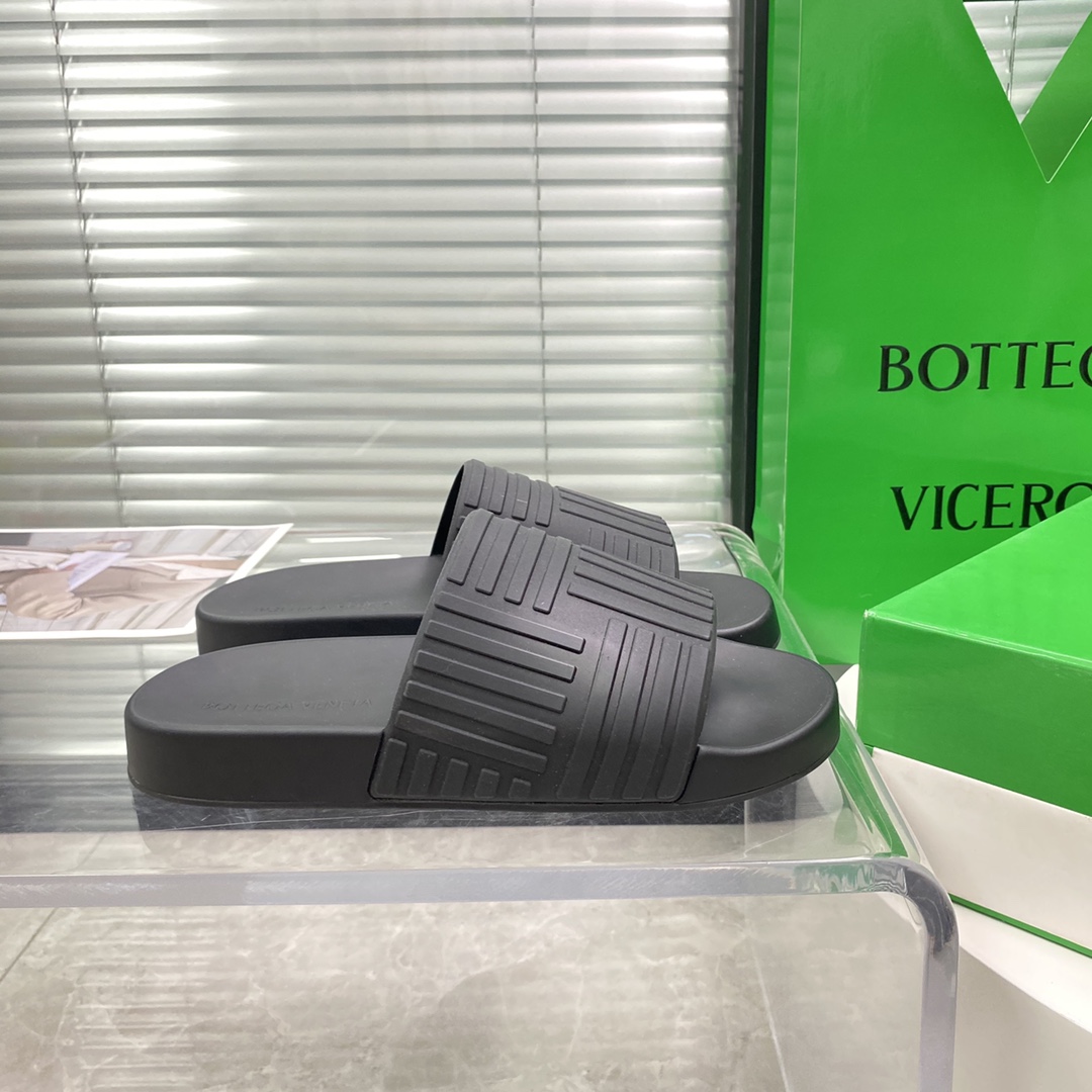 Bottega Veneta Rubber slides - EUR FASHION