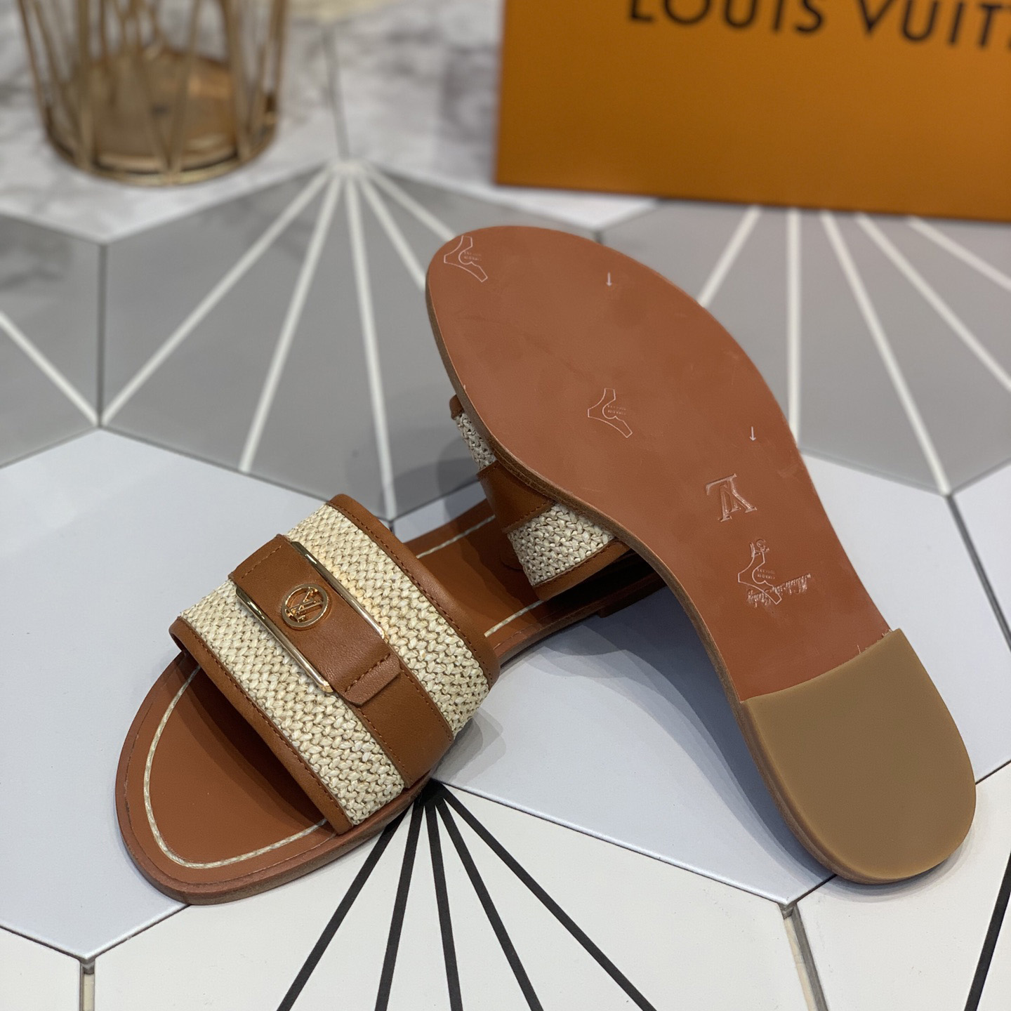 Louis Vuitton Lock It Flat Mule   1AA1A6 - EUR FASHION