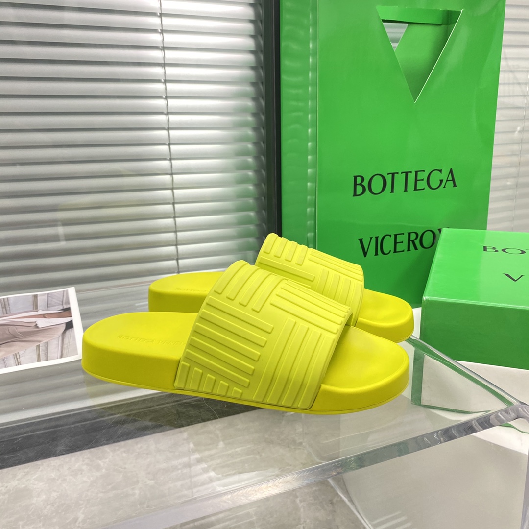 Bottega Veneta Rubber slides - EUR FASHION