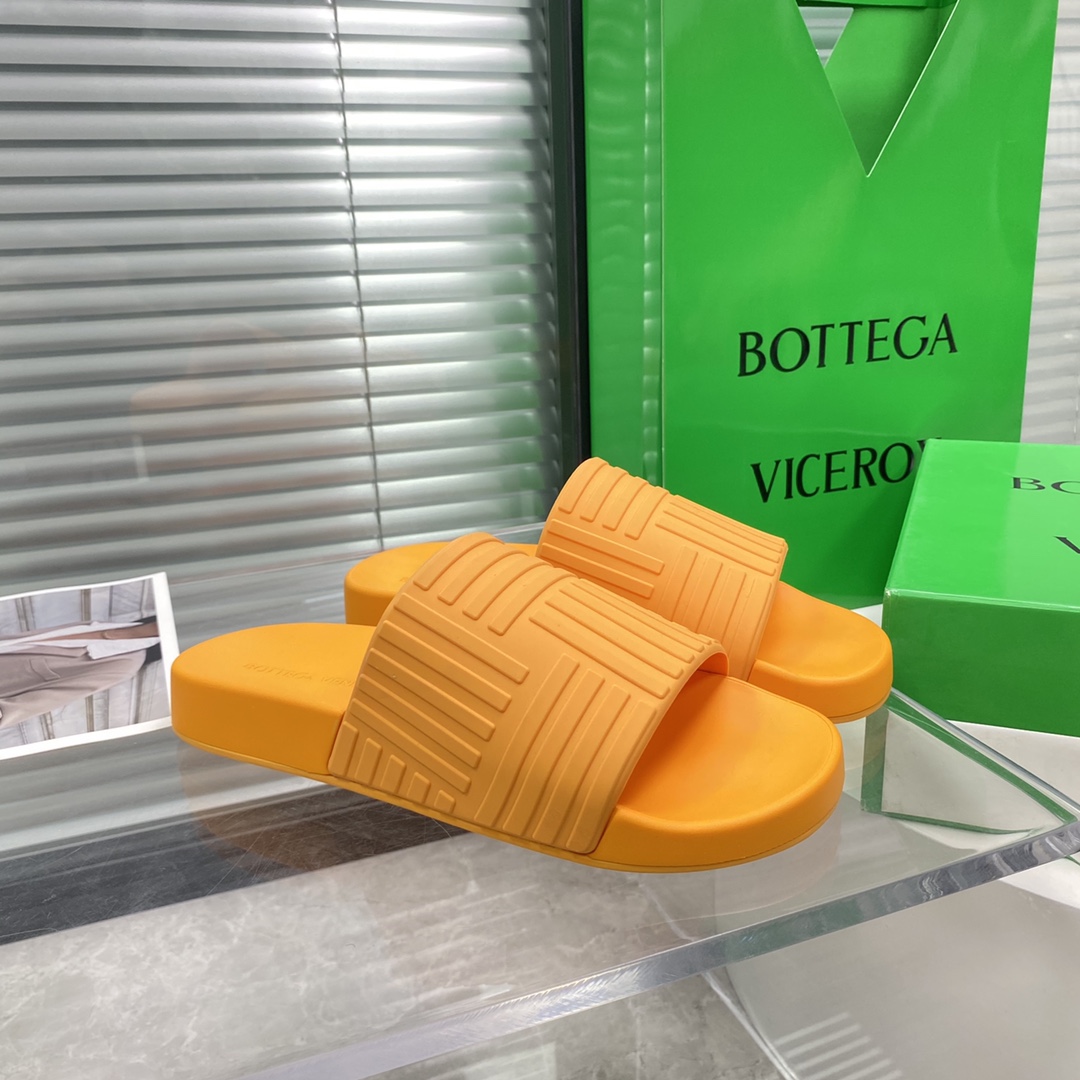 Bottega Veneta Rubber slides - EUR FASHION