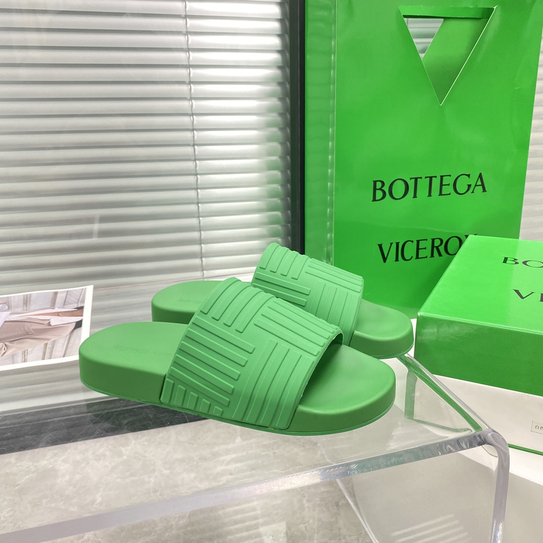 Bottega Veneta Rubber slides - EUR FASHION