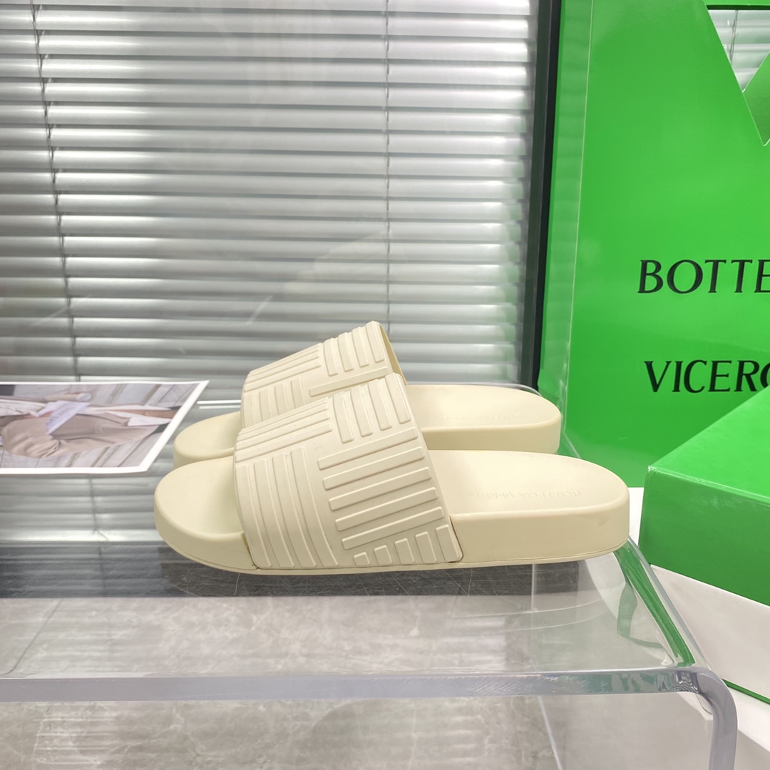 Bottega Veneta Rubber slides - EUR FASHION