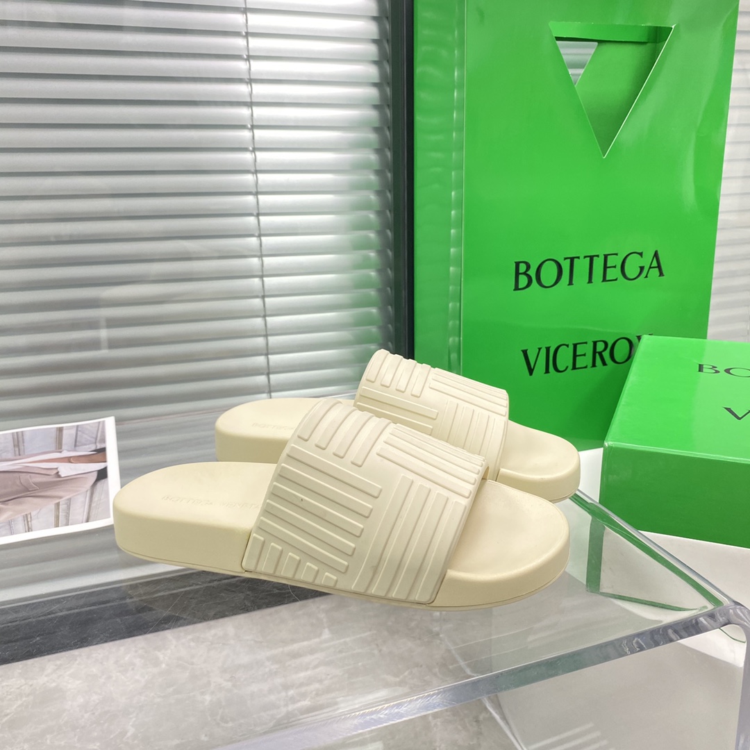 Bottega Veneta Rubber slides - EUR FASHION