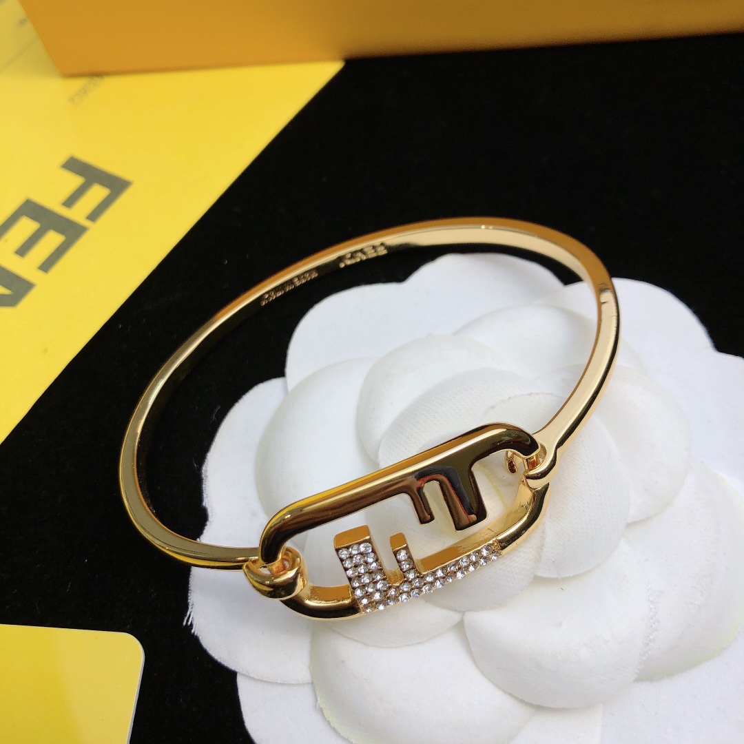 Fendi O’Lock Bracelet - EUR FASHION