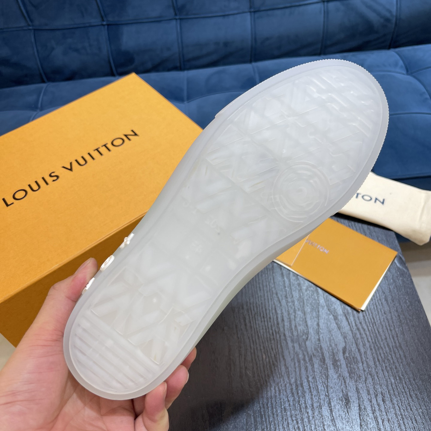 Louis Vuitton LV Ollie Sneaker        - EUR FASHION