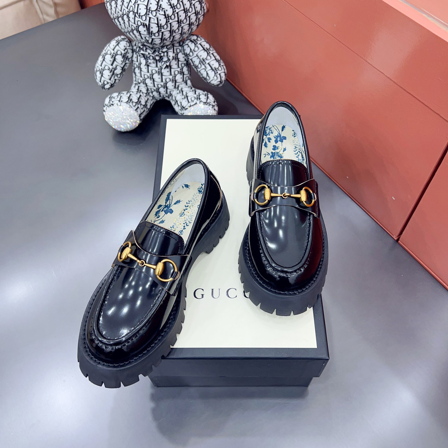 Gucci Leather Lug Sole Horsebit Loafer - EUR FASHION