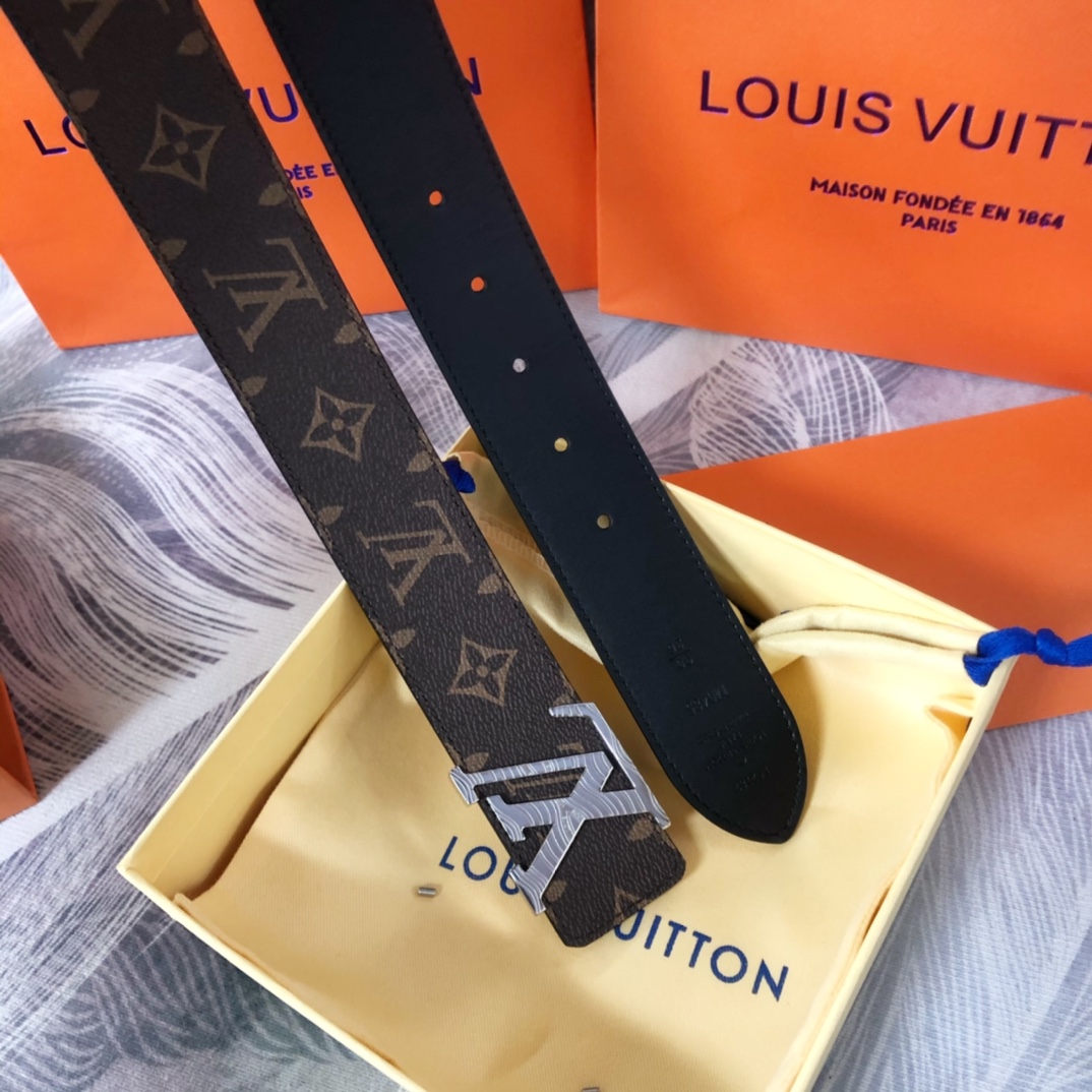 Louis Vuitton LV Pyramide Cities Exclusive 40MM Reversible Belt—Hong Kong - EUR FASHION