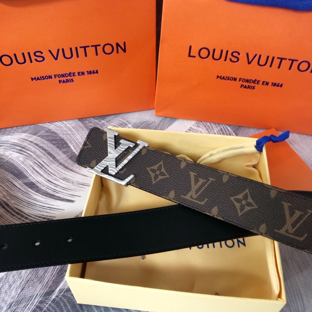 Louis Vuitton LV Pyramide Cities Exclusive 40MM Reversible Belt—Hong Kong - EUR FASHION