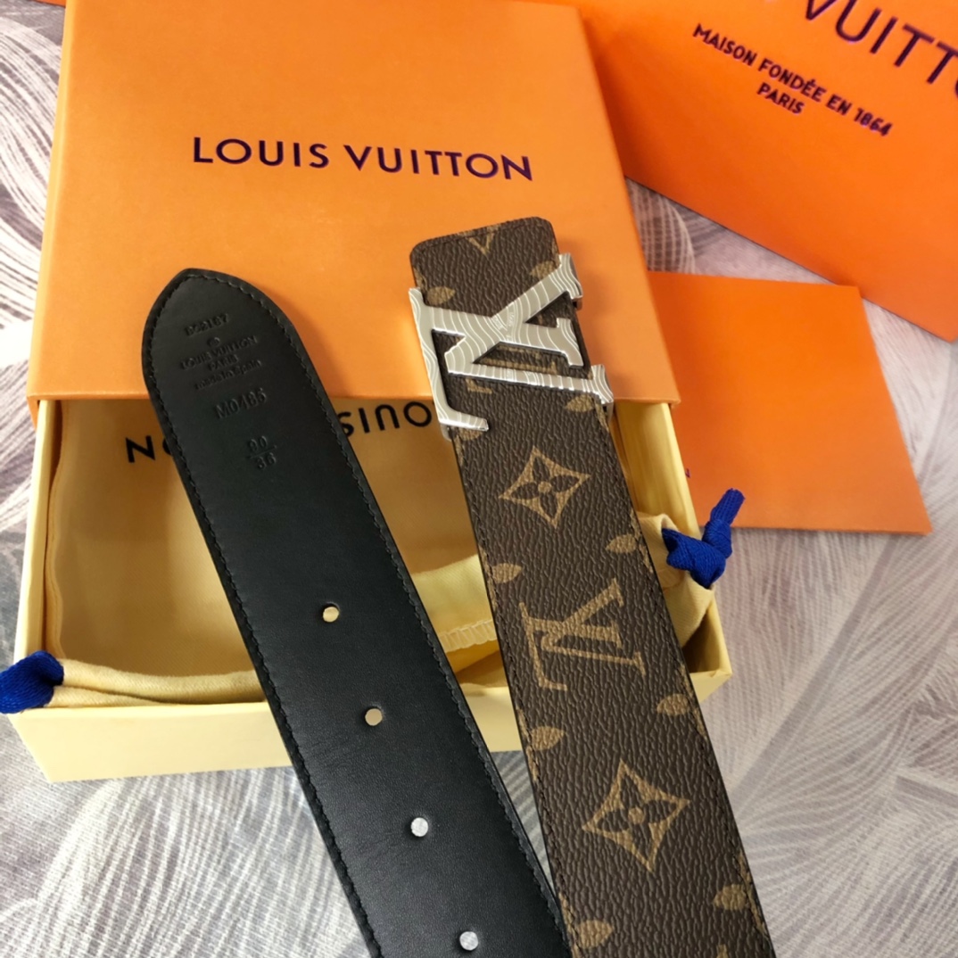 Louis Vuitton LV Pyramide Cities Exclusive 40MM Reversible Belt—Hong Kong - EUR FASHION