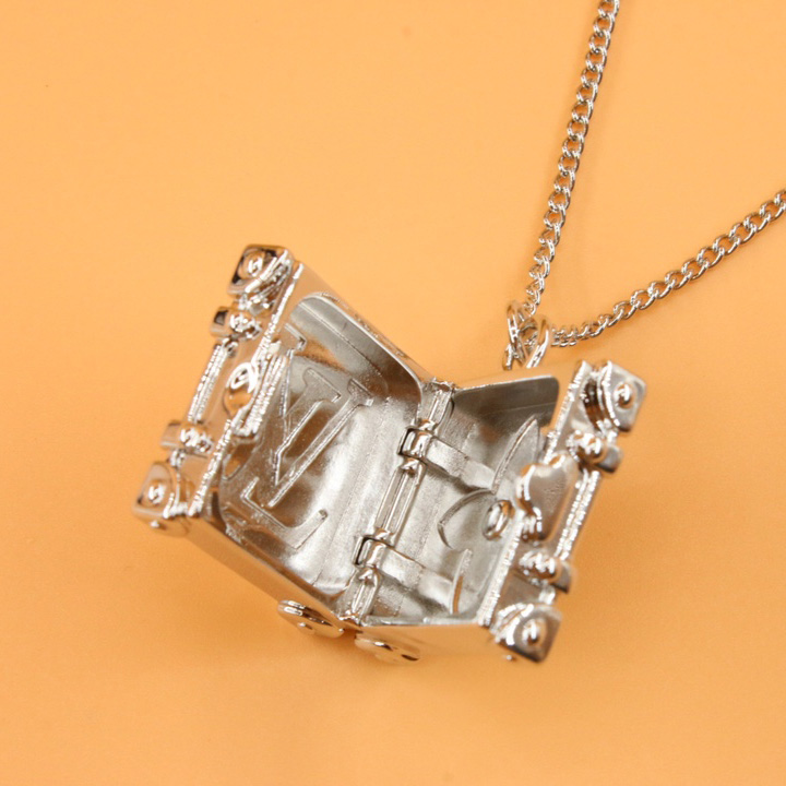 Louis Vuitton Trunk Locket Pendant      M00527 - EUR FASHION