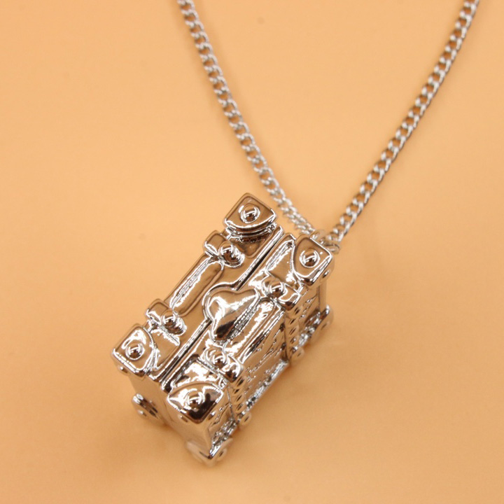 Louis Vuitton Trunk Locket Pendant      M00527 - EUR FASHION