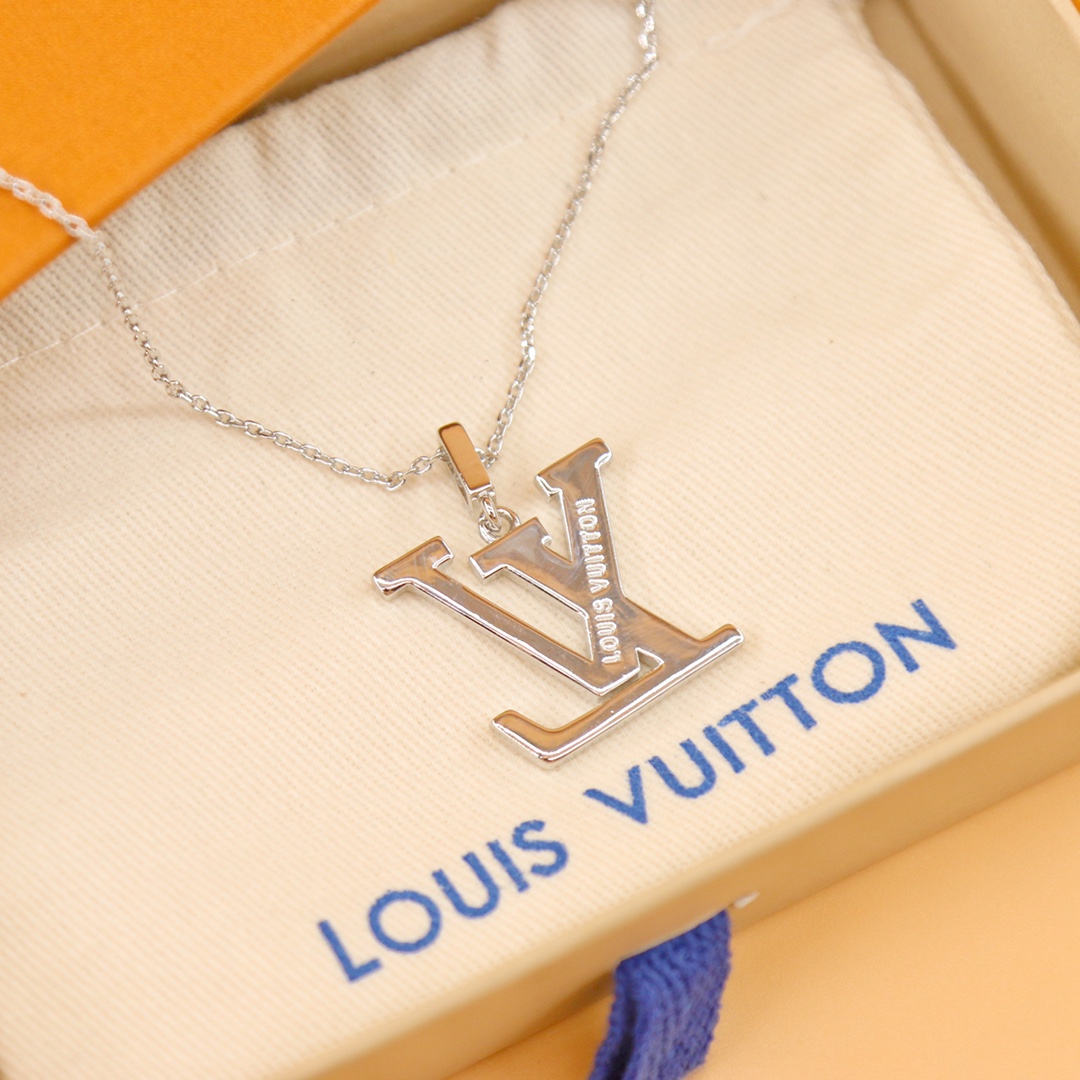 Louis Vuitton LV Idylle Blossom Large Pendant, White Gold And Diamonds      Q93821 - EUR FASHION