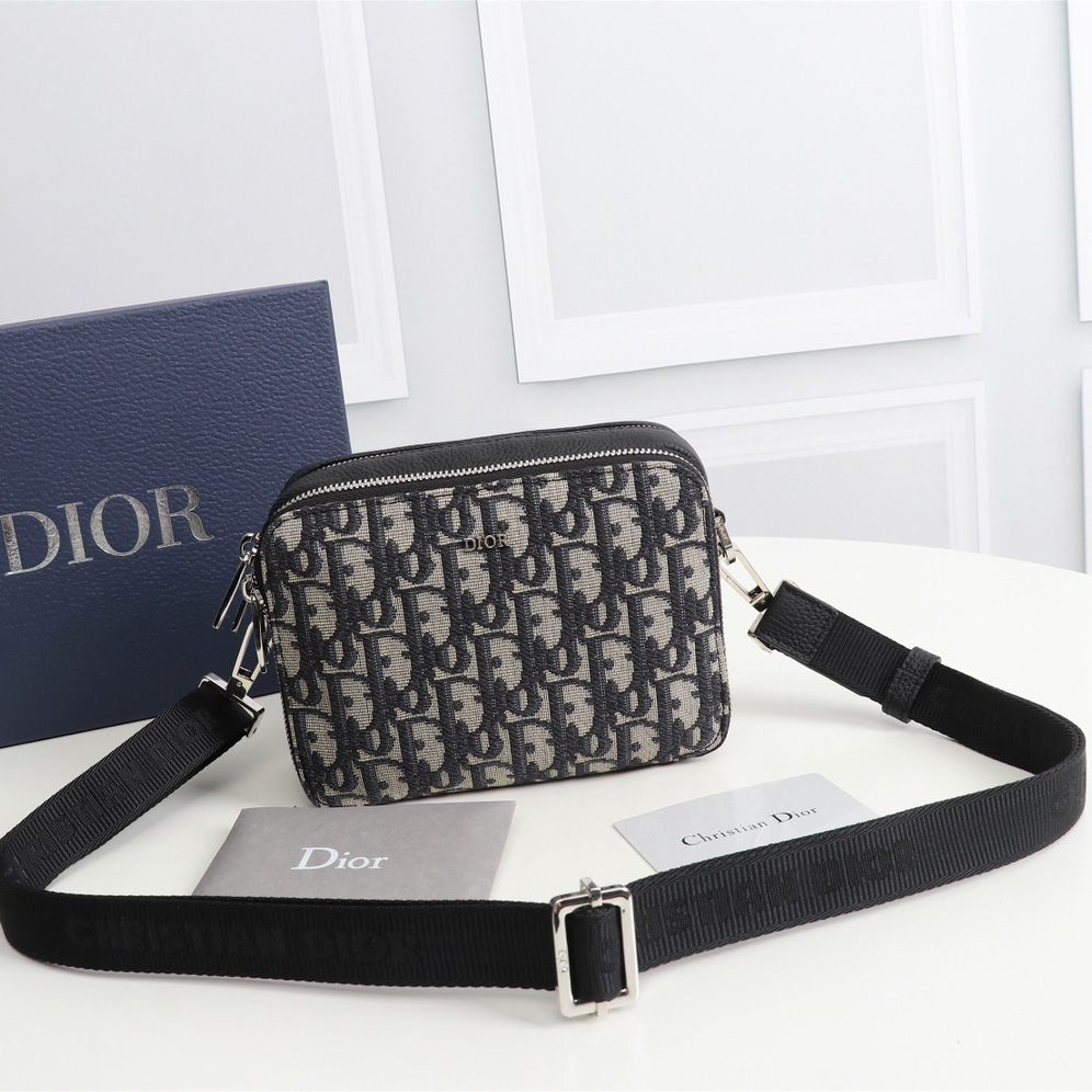 Dior Pouch With Shoulder Strap (17-12.5-5cm) - EUR FASHION