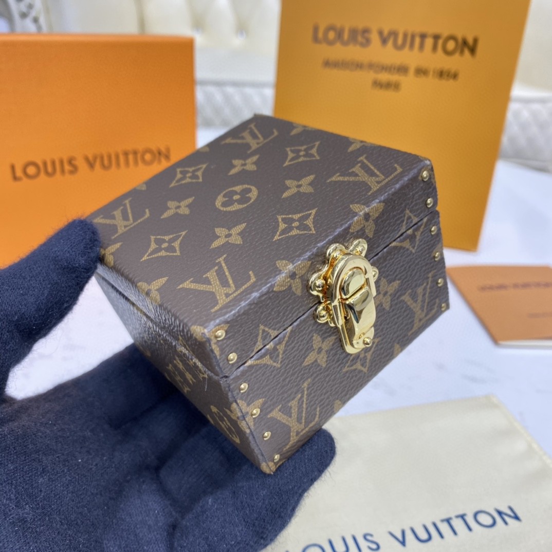 Louis Vuitton Hard Sided Trunk Ring Box(7.5-7.5-5cm) - EUR FASHION