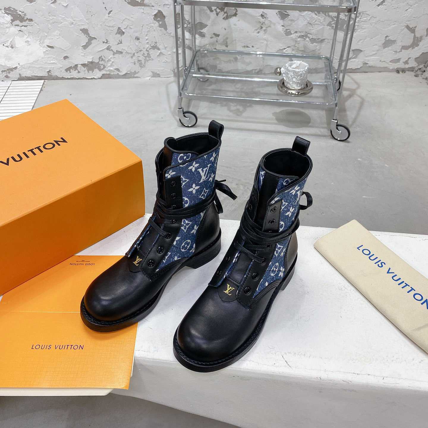 Louis Vuitton Metropolis Flat Ranger - EUR FASHION