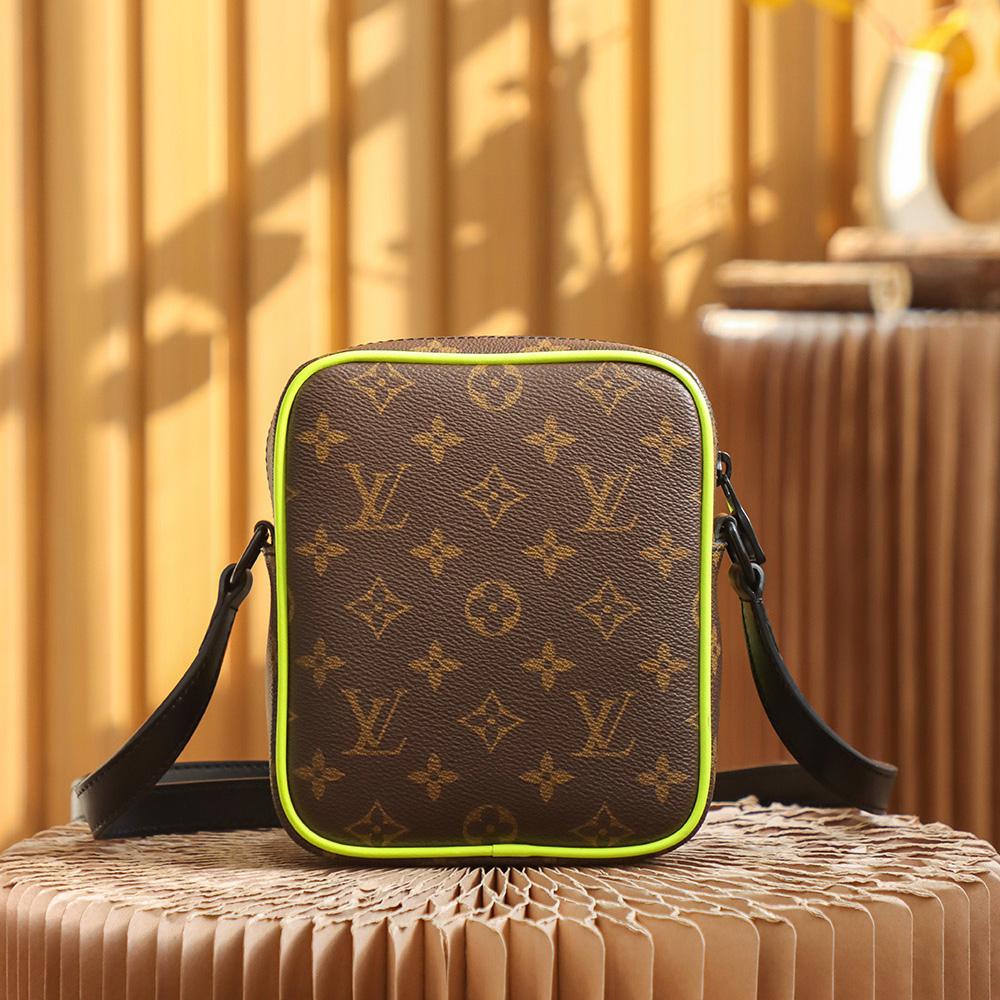 Louis Vuitton Christopher Wearable Wallet(15*17*8cm)   M69404 - EUR FASHION