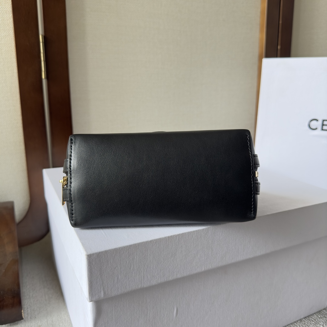 Celine Clutch On Chain Cuir Triomphe In Smooth Calfskin Black - EUR FASHION