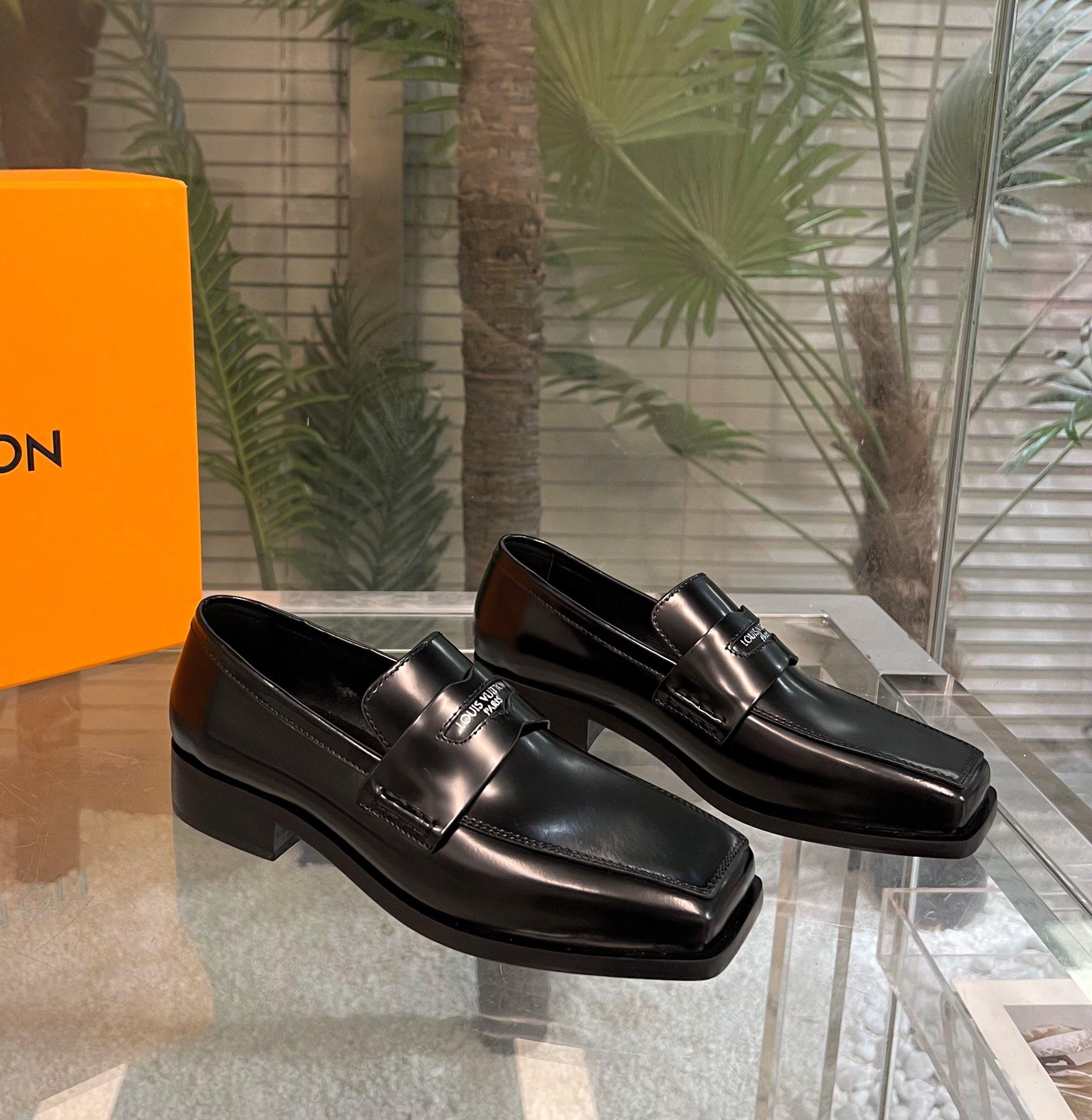 Louis Vuitton Connelly Flat Loafer      1AAOKF - EUR FASHION