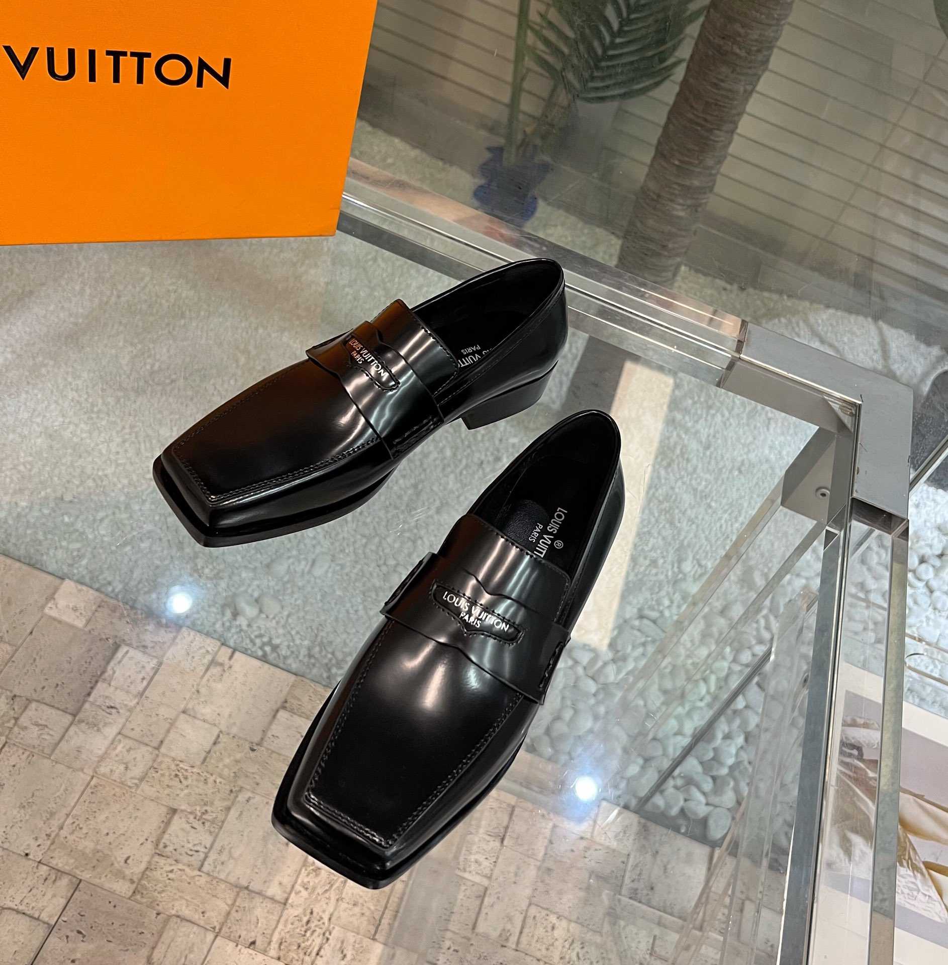 Louis Vuitton Connelly Flat Loafer      1AAOKF - EUR FASHION