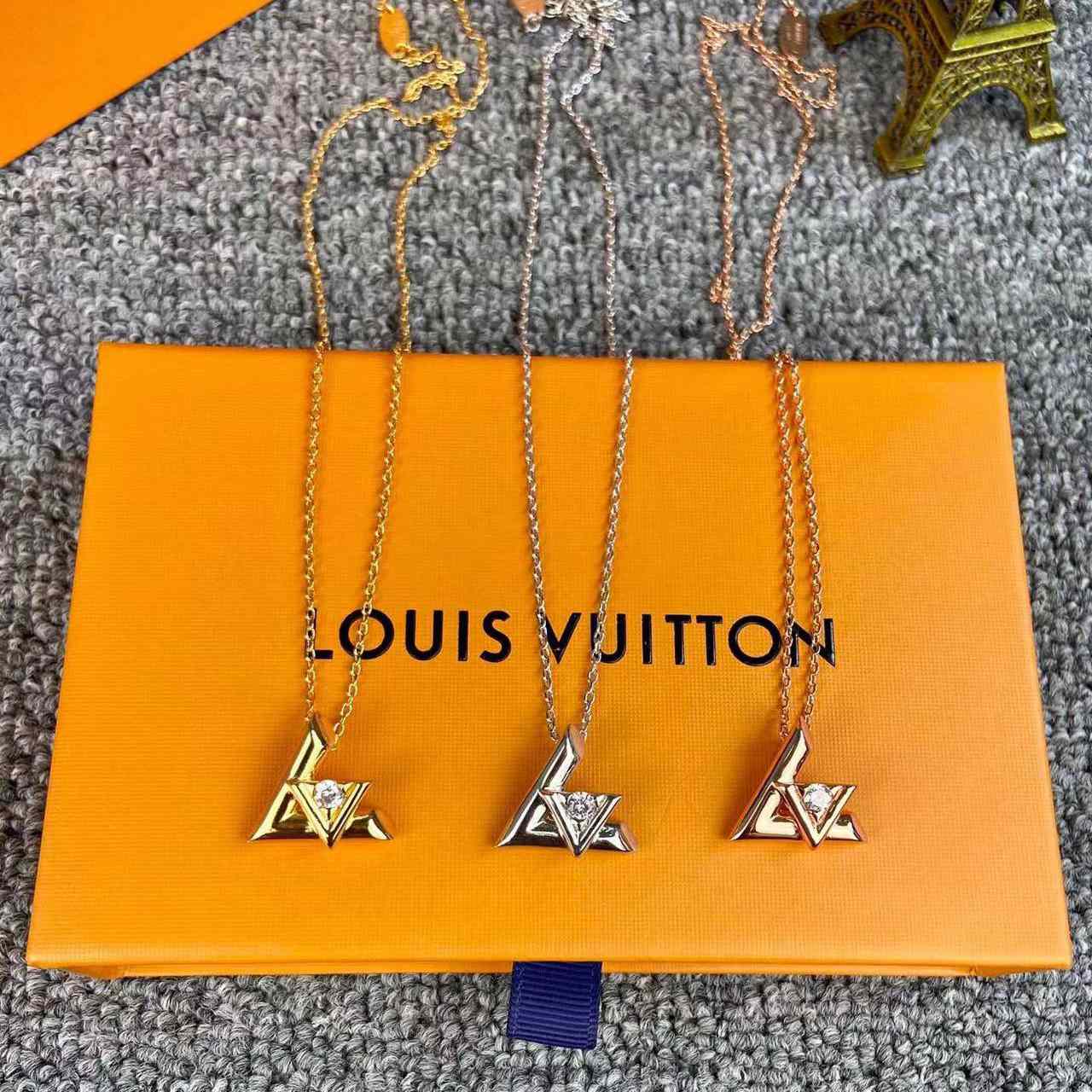 Louis Vuitton LV Volt One Small Pendant, Pink Gold And Diamond     Q93813 - EUR FASHION